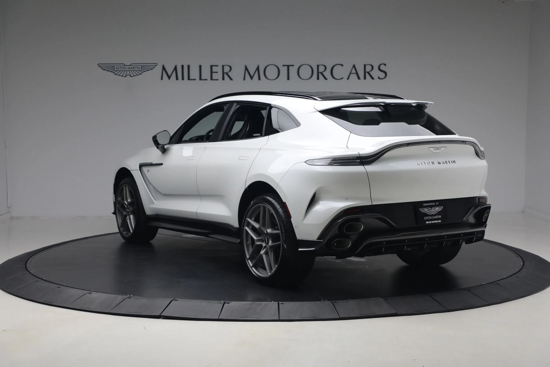 mph006_880823867_New_2026_Aston_Martin_DBX_S_1779888036_c68b79d6d6
