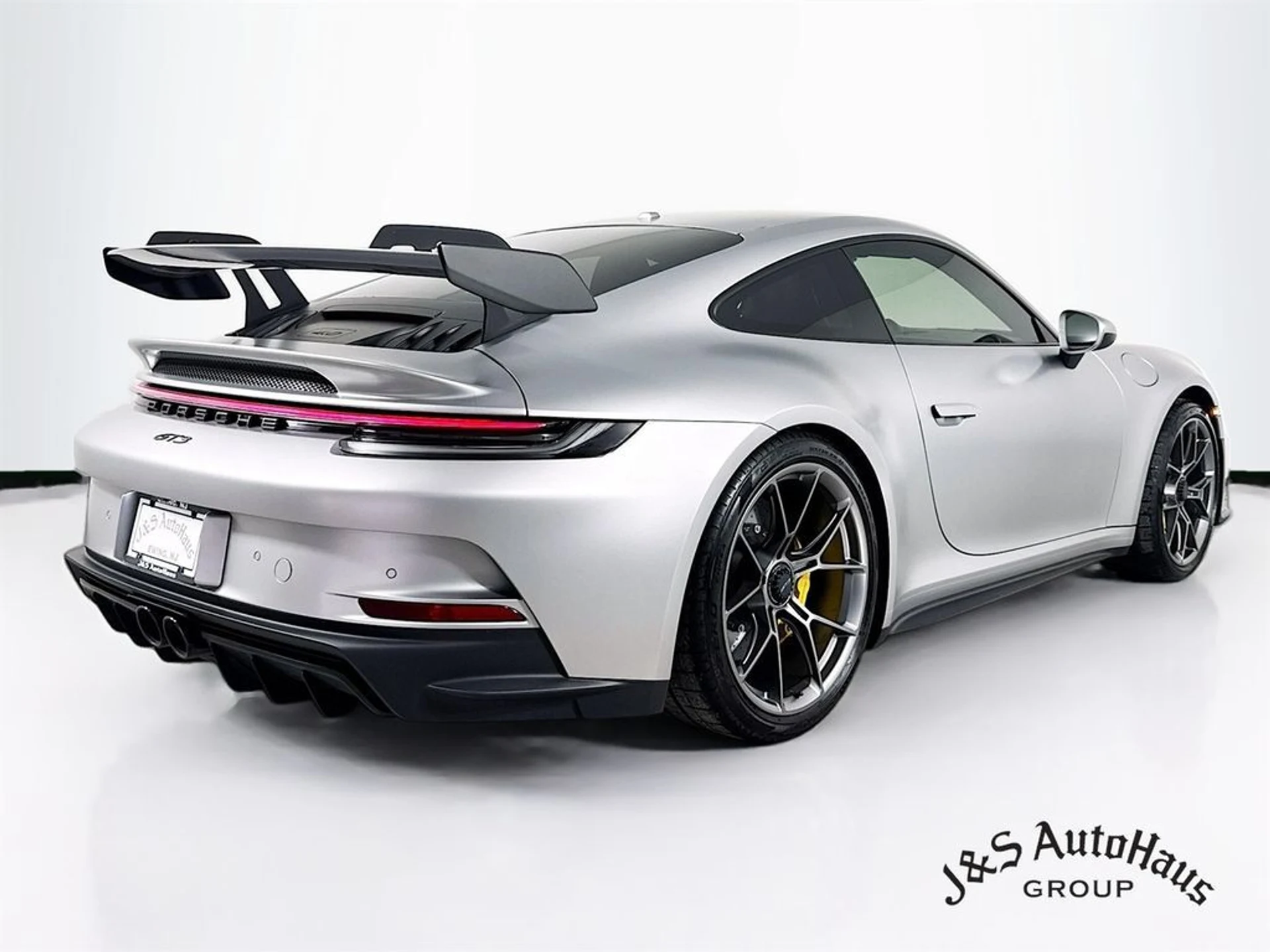 mph006_881929933_4gaau7kgb4am54tj91t8u9heoube_da89006331