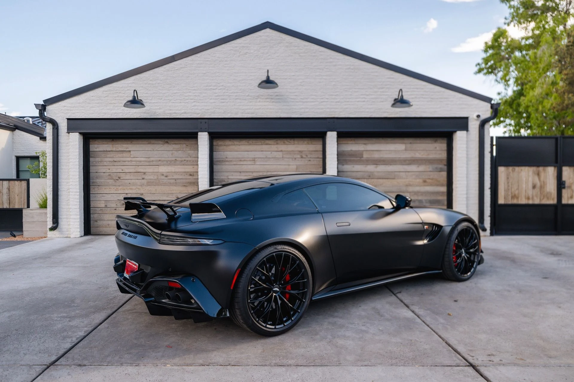 mph006_883734738_Used_2023_Aston_Martin_Vantage_F1_Edition_1715792288_675309708b