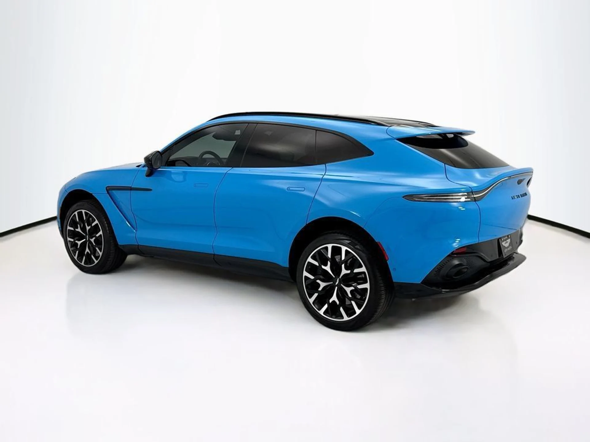 mph006_895517470_used_2022_aston_martin_dbx_awd_8119_23003942_7_1024_f5028b0051