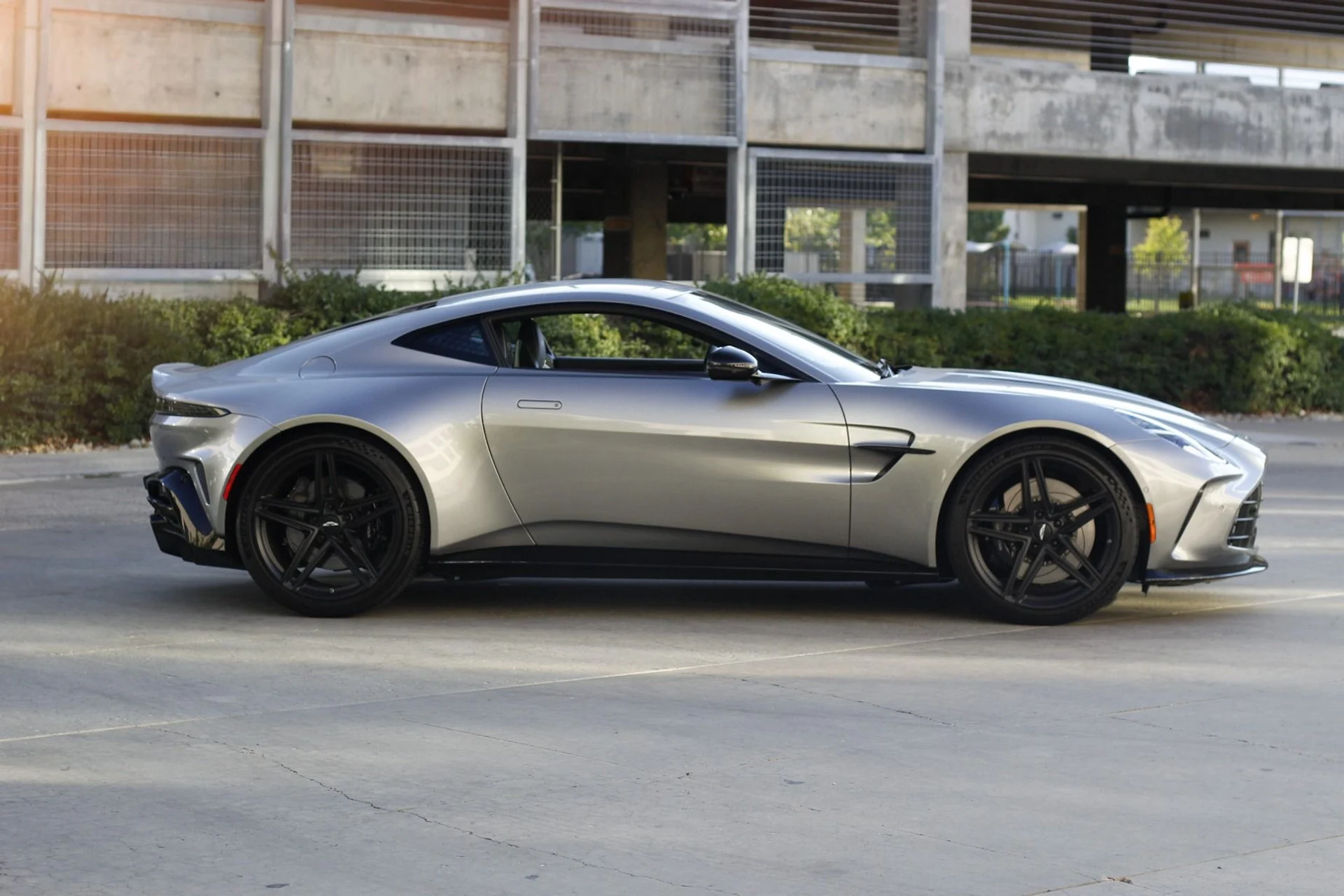 mph006_897452862_Used_2025_Aston_Martin_Vantage_1788306649_60e25c7d3d