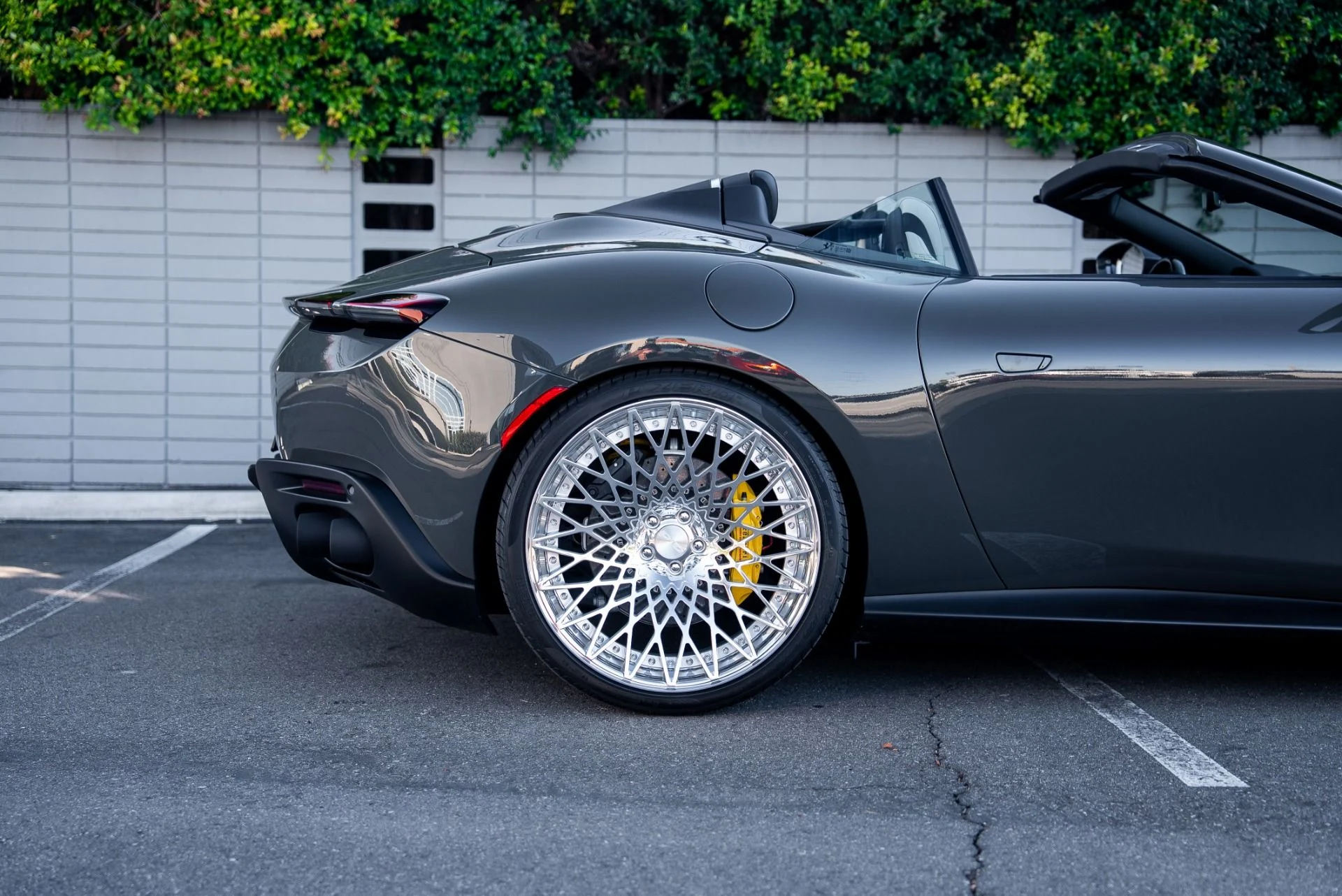 mph006_90694616_Used_2024_Ferrari_Roma_Spider_1764029077_e6b2e0a72b