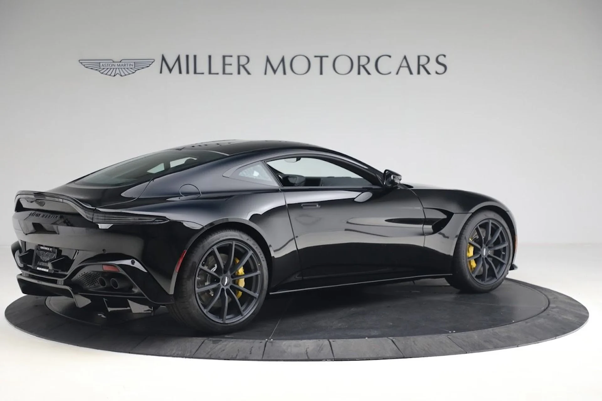 mph006_914914050_Used_2023_Aston_Martin_Vantage_V8_37bd81eb25
