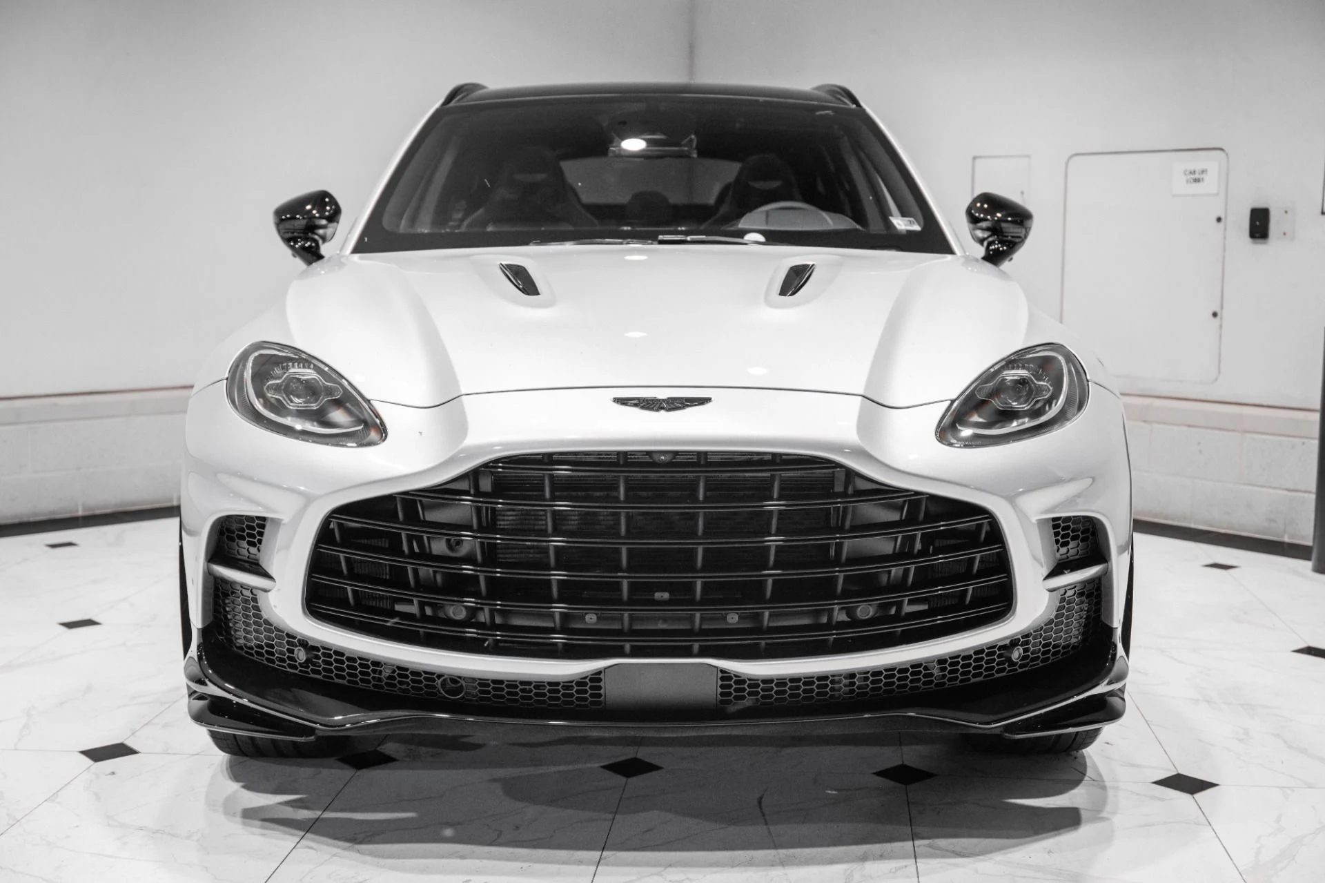 mph006_916161969_New_2026_Aston_Martin_DBX_707_1780937763_2bd93aea99