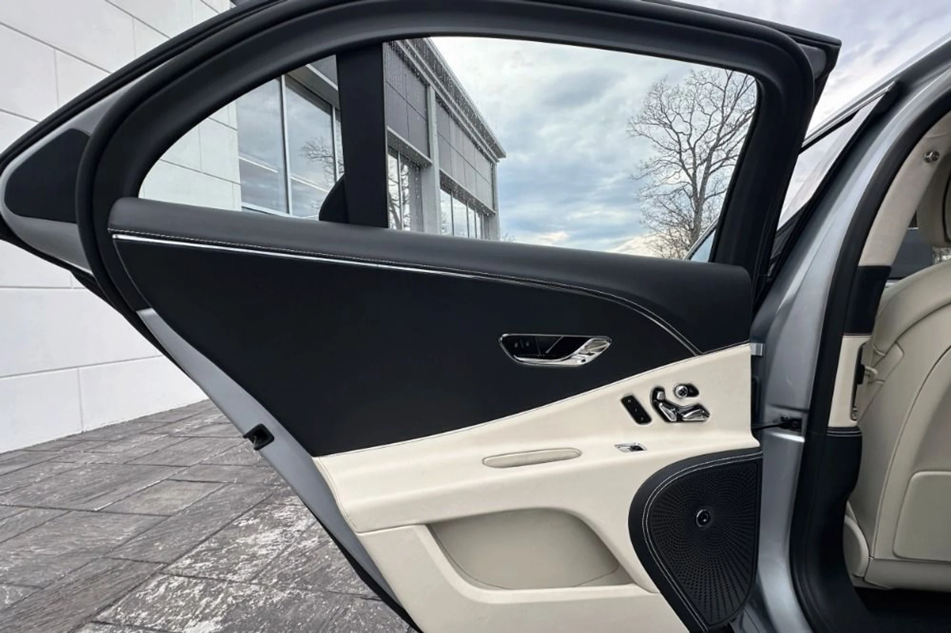 mph006_919198047_New_2026_Bentley_Flying_Spur_1772716990_2d80a3ac27