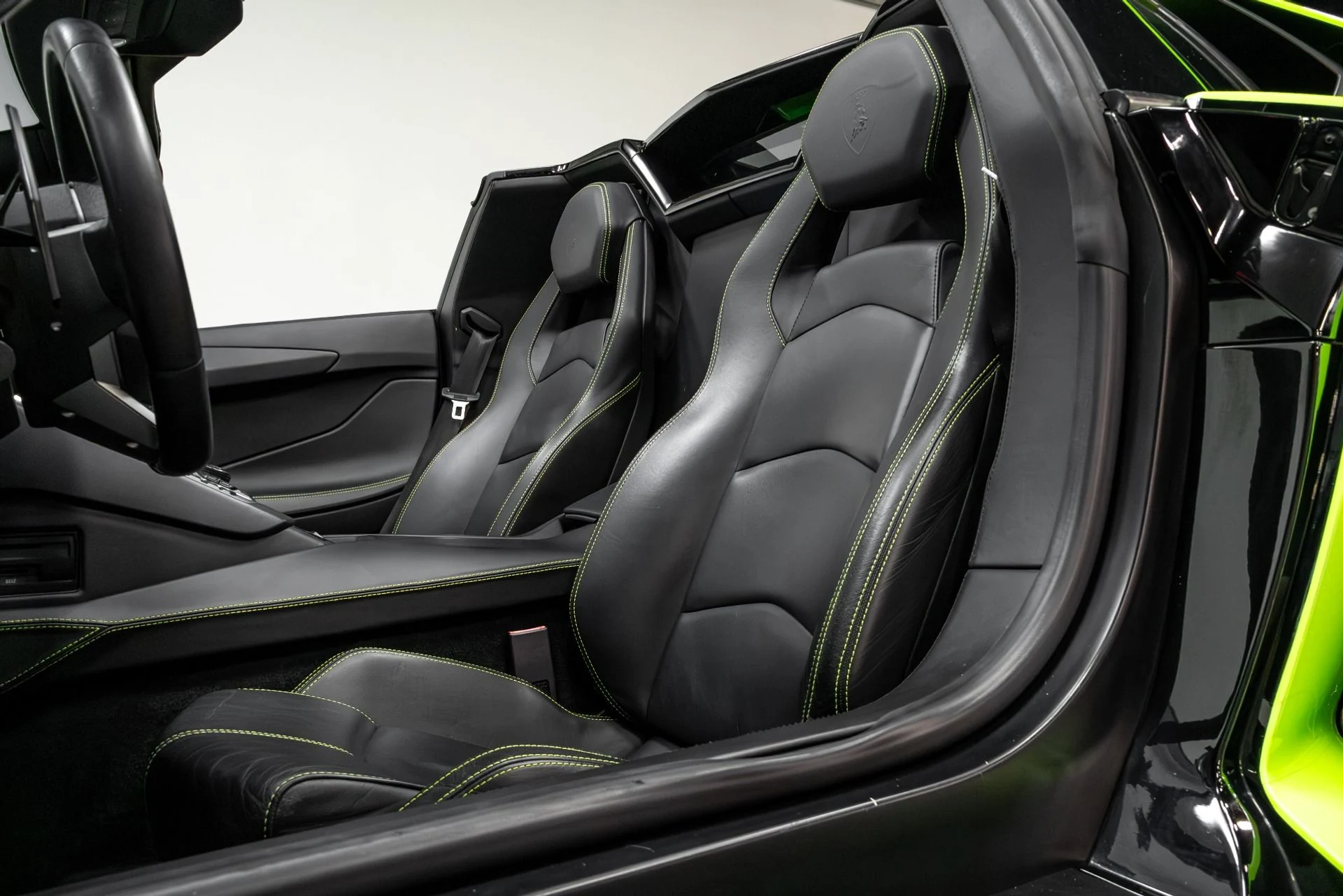 mph006_937339263_Used_2015_Lamborghini_Aventador_1764723845_4a88278620