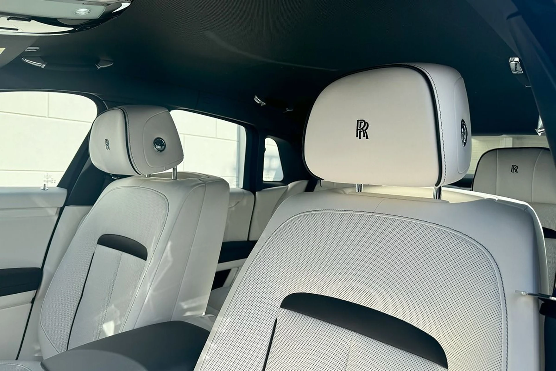 mph006_940078014_Used_2025_Rolls_Royce_Ghost_1740557144_9e31af9f12