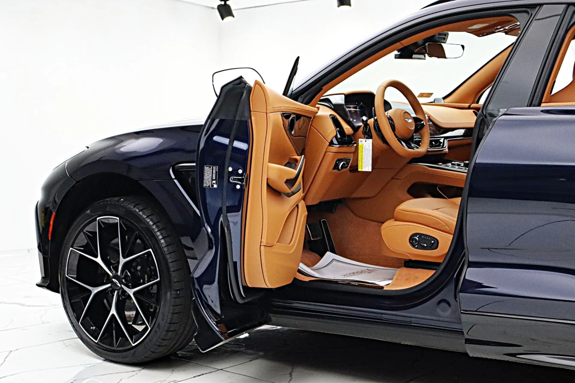 mph006_941710352_New_2026_Aston_Martin_DBX_S_fe07e225b6