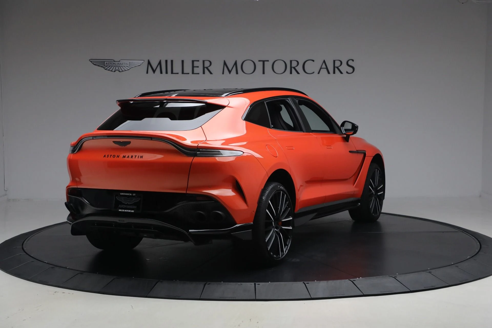 mph006_943485952_Used_2023_Aston_Martin_DBX_707_1764179336_deabc78c44