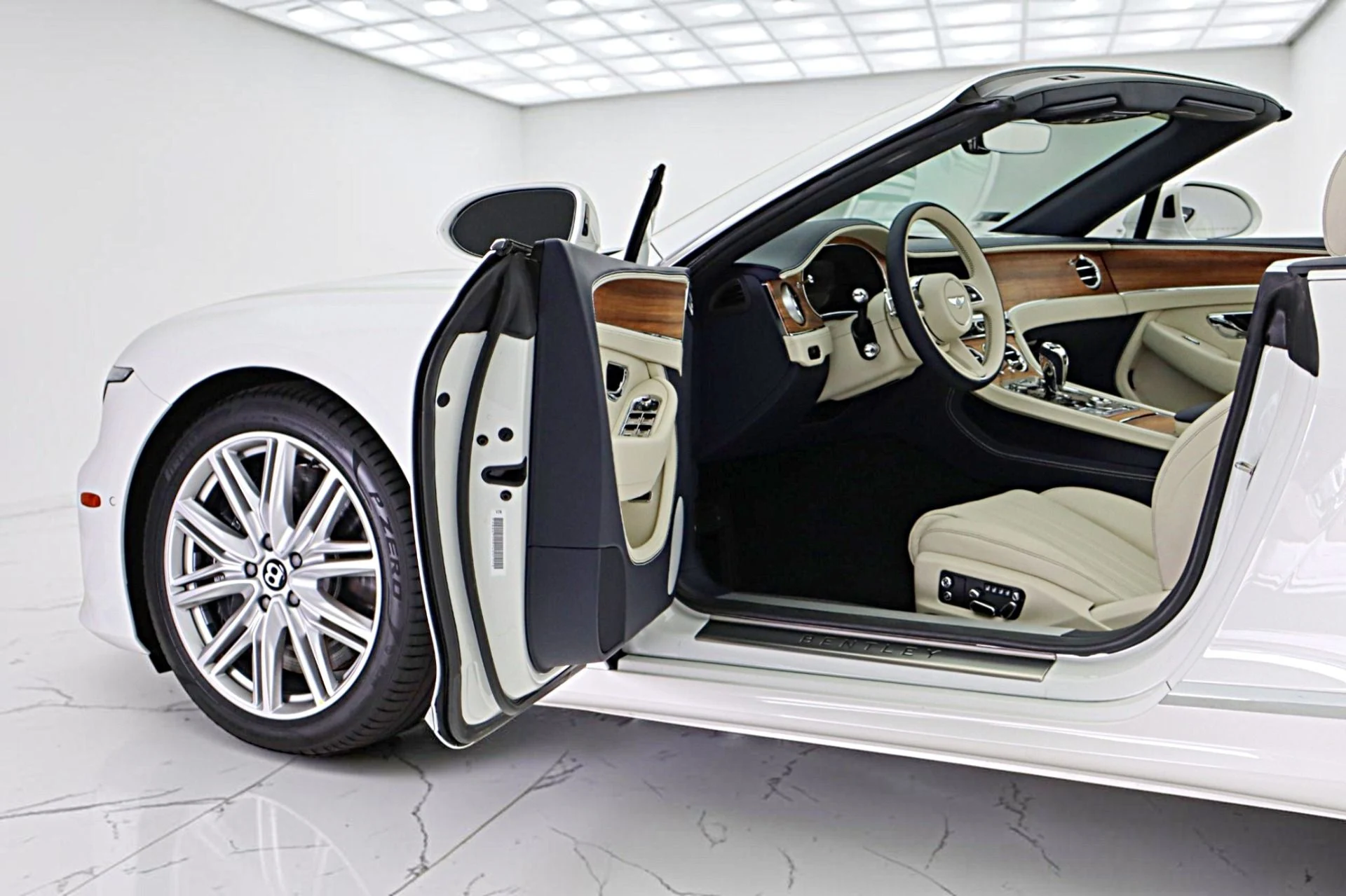 mph006_95299301_New_2026_Bentley_Continental_GTC_bdebaf29c0