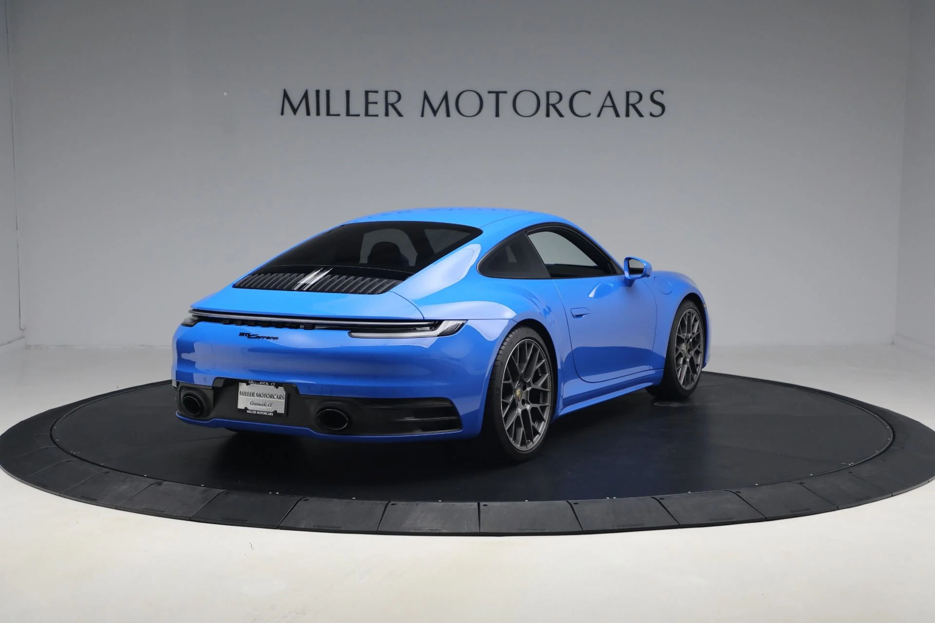 mph006_95301439_Used_2024_Porsche_911_Carrera_1766252323_32247989f2