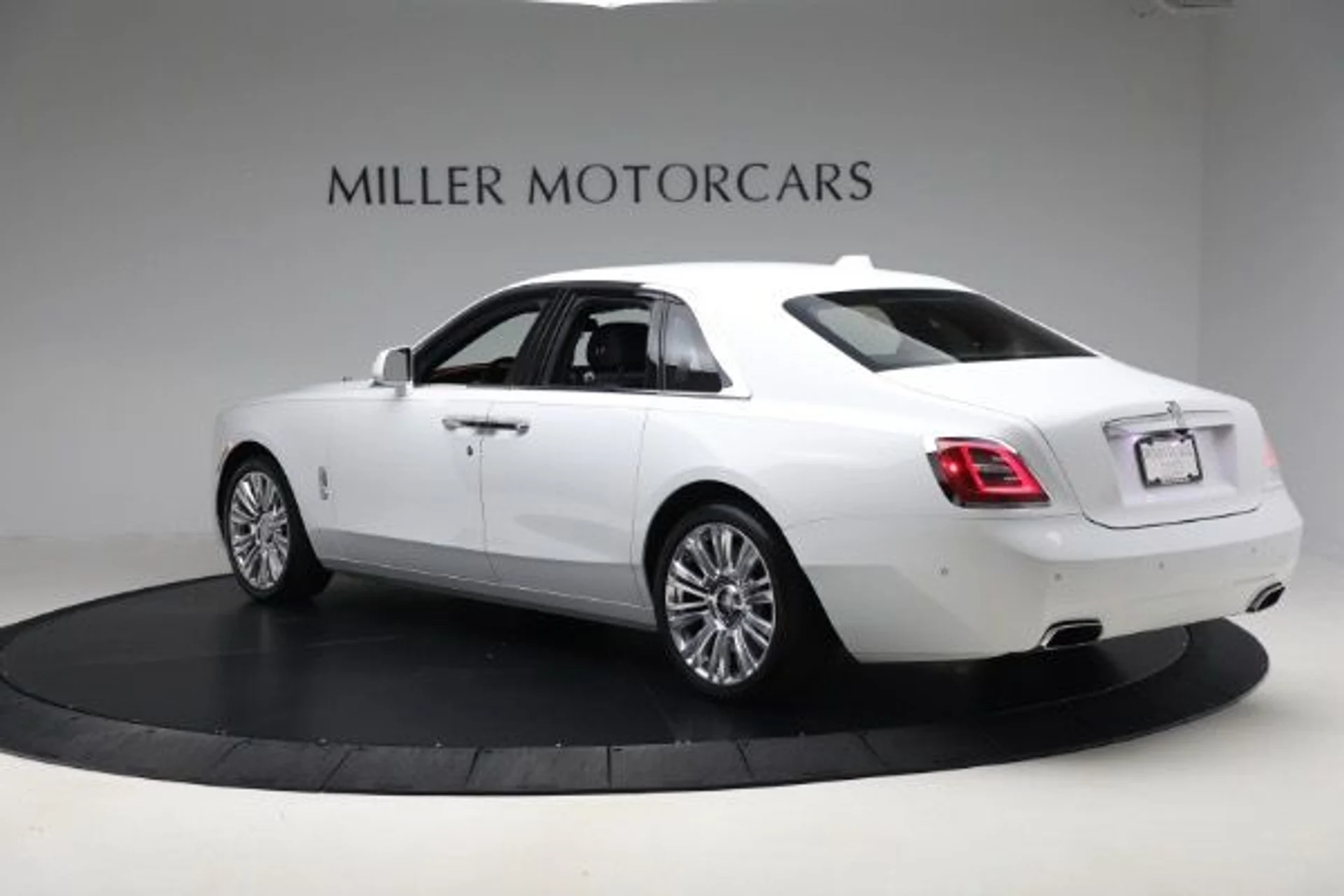 mph006_95714600_Used_2021_Rolls_Royce_Ghost_f737408e4b