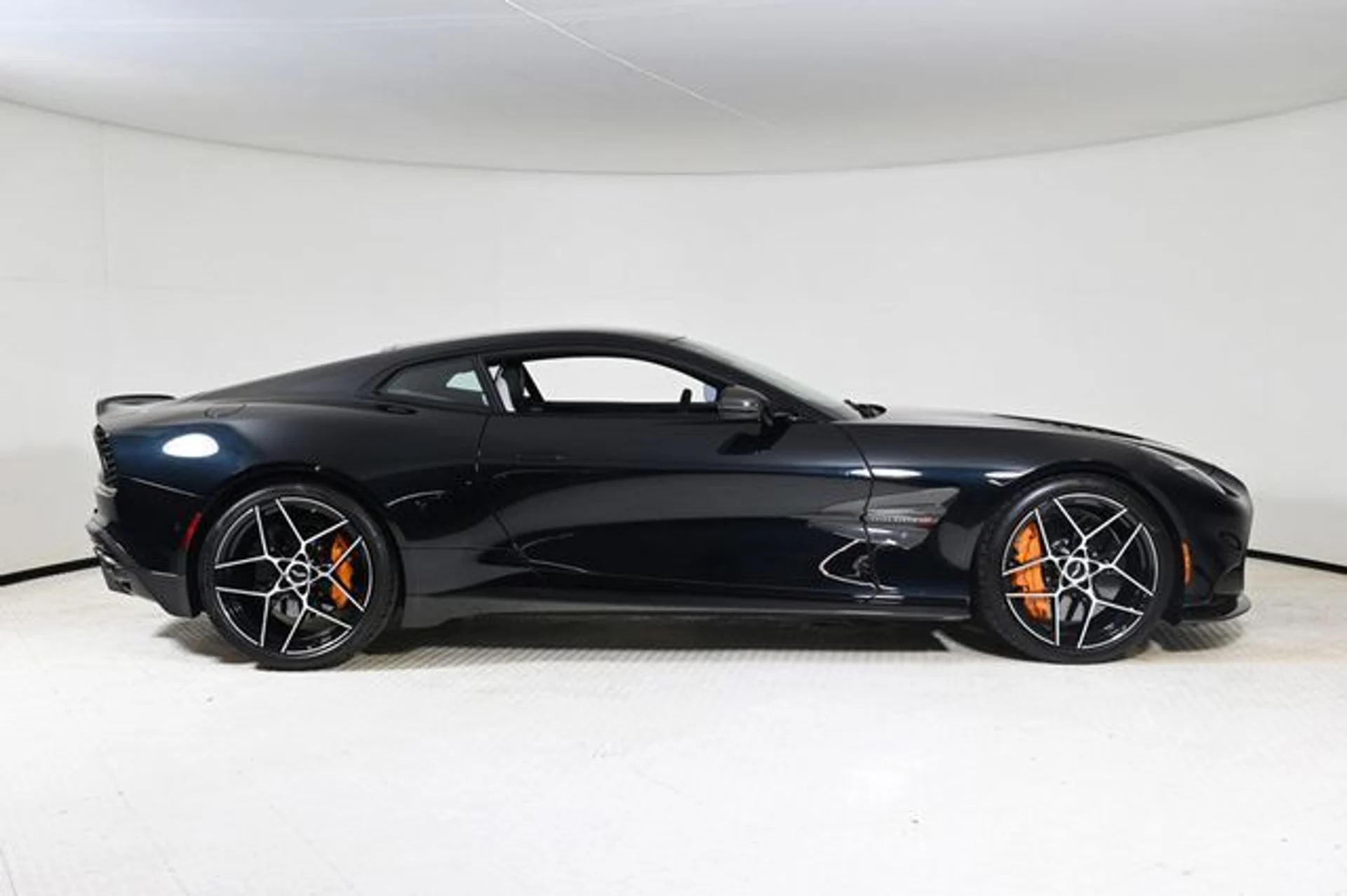 mph006_959885810_new_2025_aston_martin_vanquish_coupe_11350_22854857_6_640_43cbe754f4