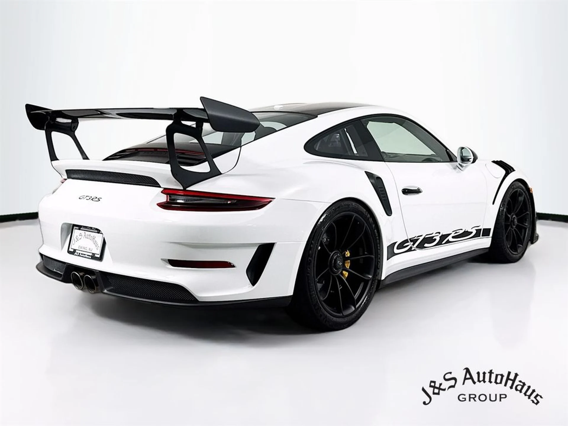 mph006_98487259_9dimj95w4521y8caz8x6jbm7cy7t_ae34cc457e