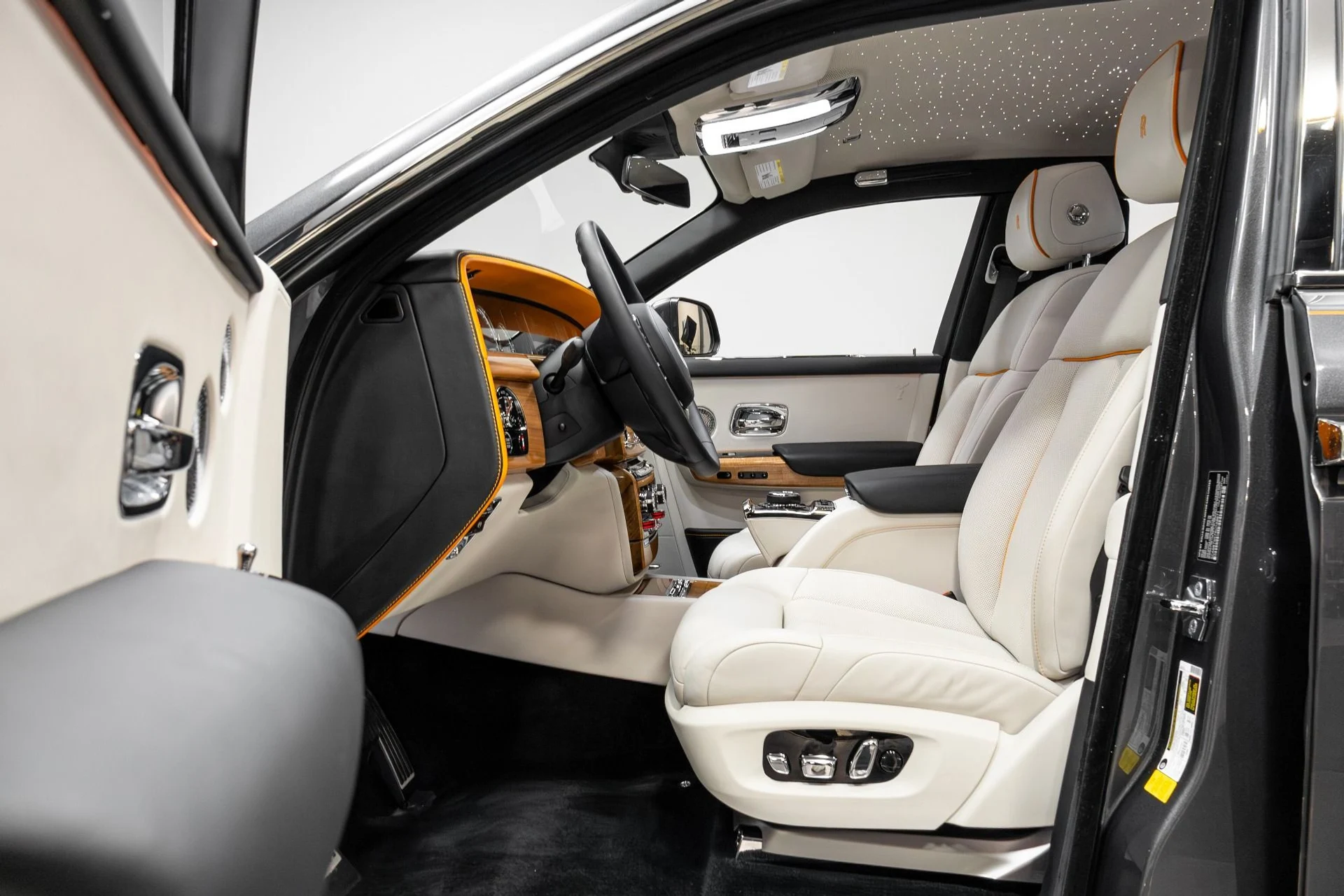 mph006_994986121_Used_2019_Rolls_Royce_Phantom_1770350910_e45a2a4fad