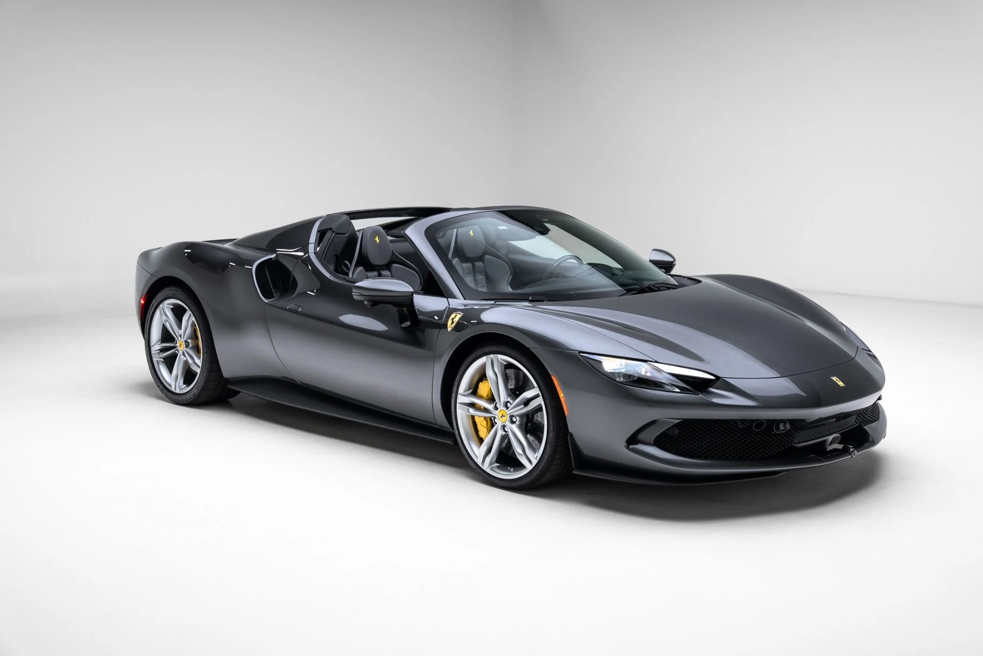 mph007_1038116267_Used_2025_Ferrari_296_GTS_1775518510_bbd4f61f6d