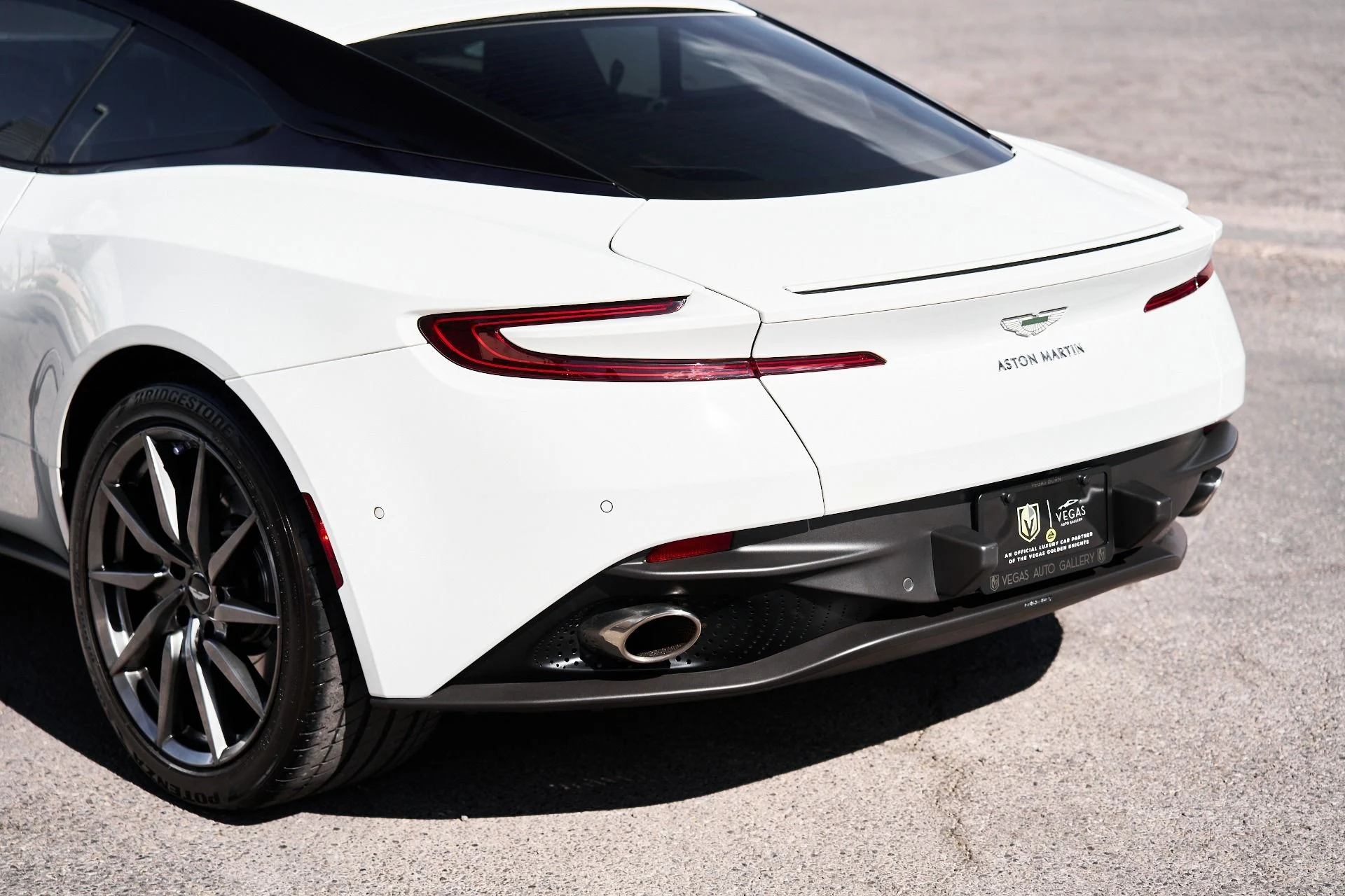 mph007_1044767561_Used_2019_Aston_Martin_DB_11_Base_1758851283_456dd2b464