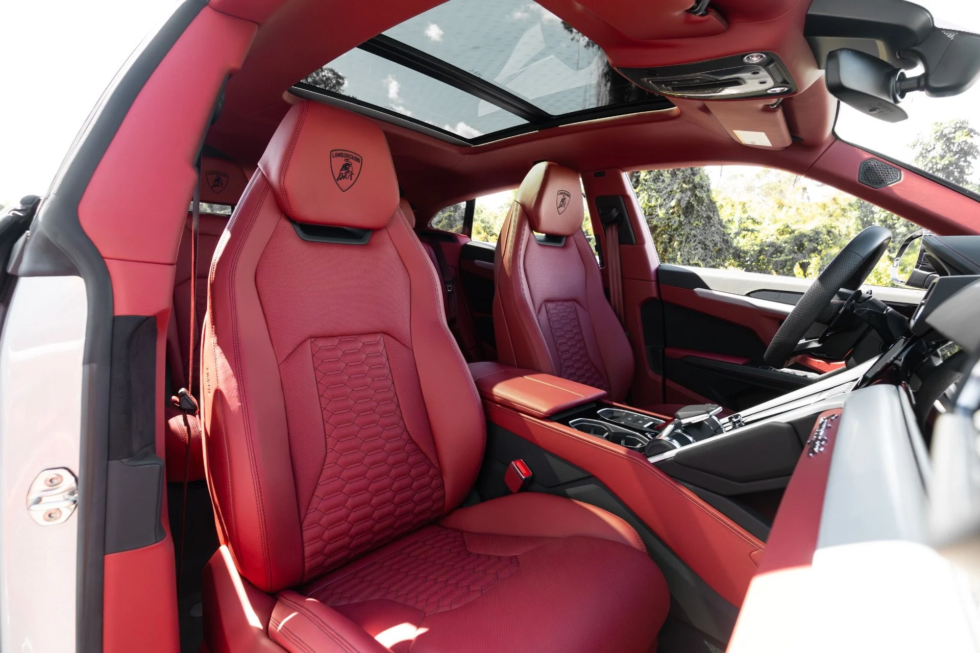 mph007_105022916_Used_2022_Lamborghini_Urus_1770690392_4fc3216693