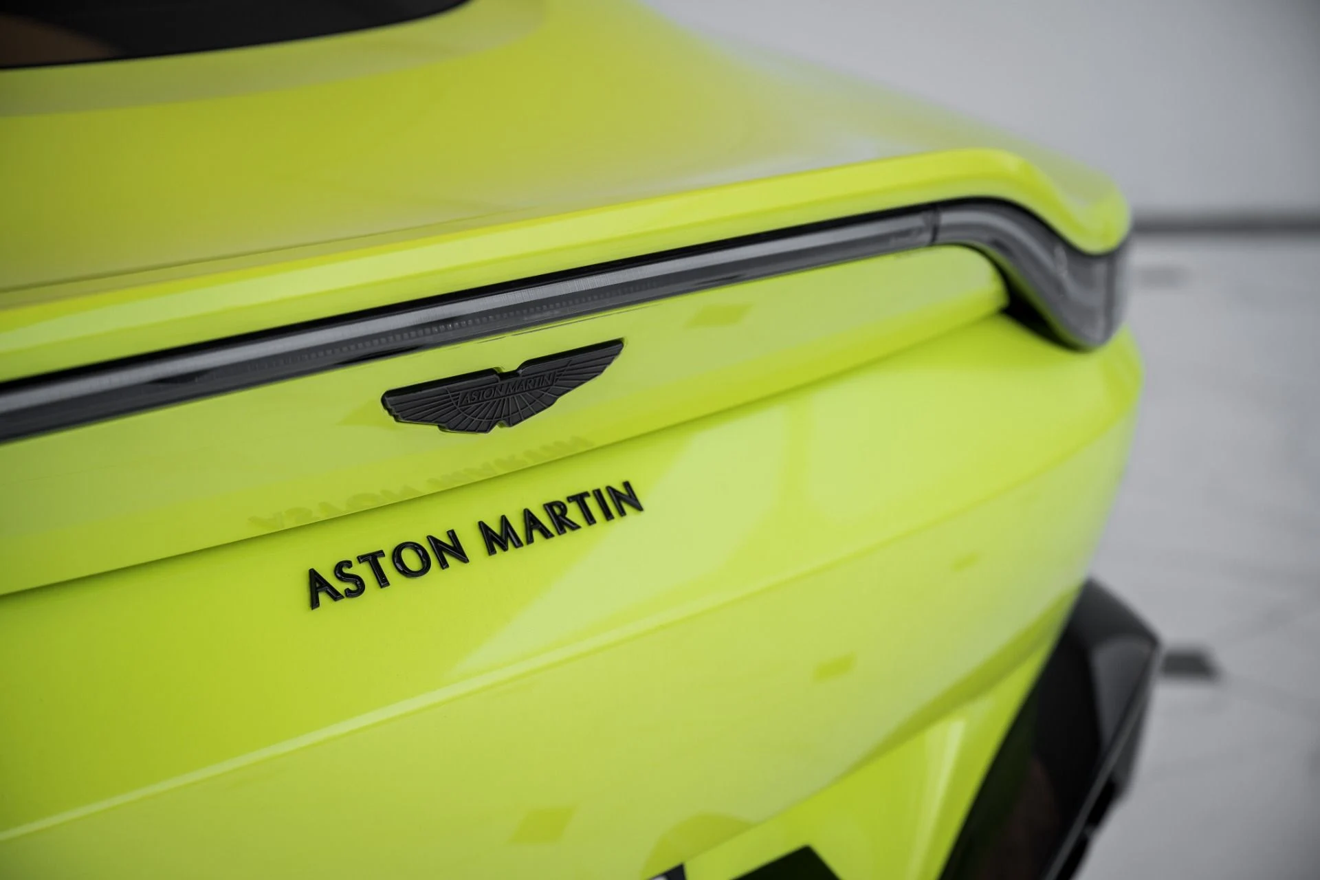 mph007_1062966645_Used_2020_Aston_Martin_Vantage_V8_Coupe_1690551431_41a6352f5d