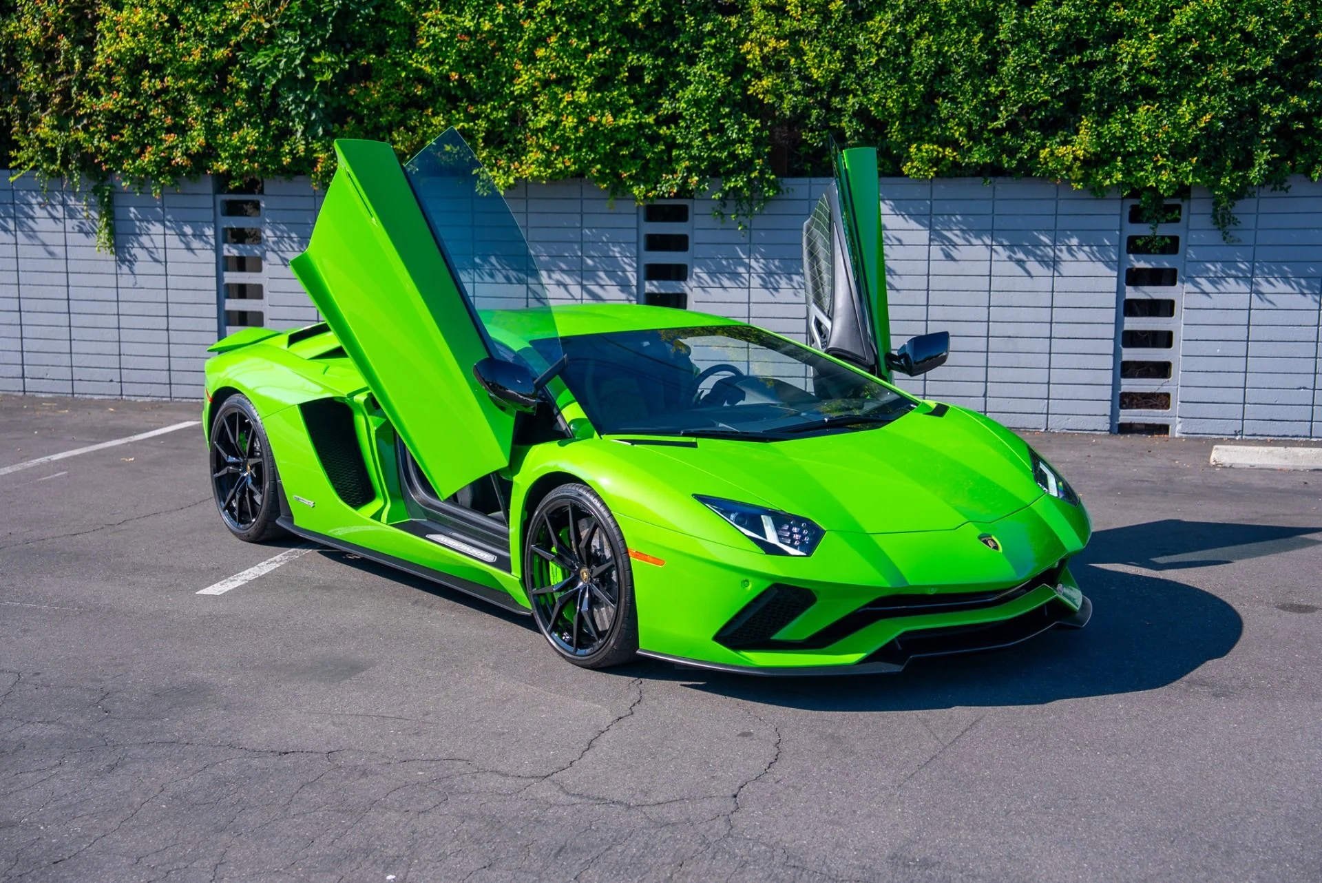 mph007_1070111667_Used_2018_Lamborghini_Aventador_LP_740_4_S_1762289338_442af6de95