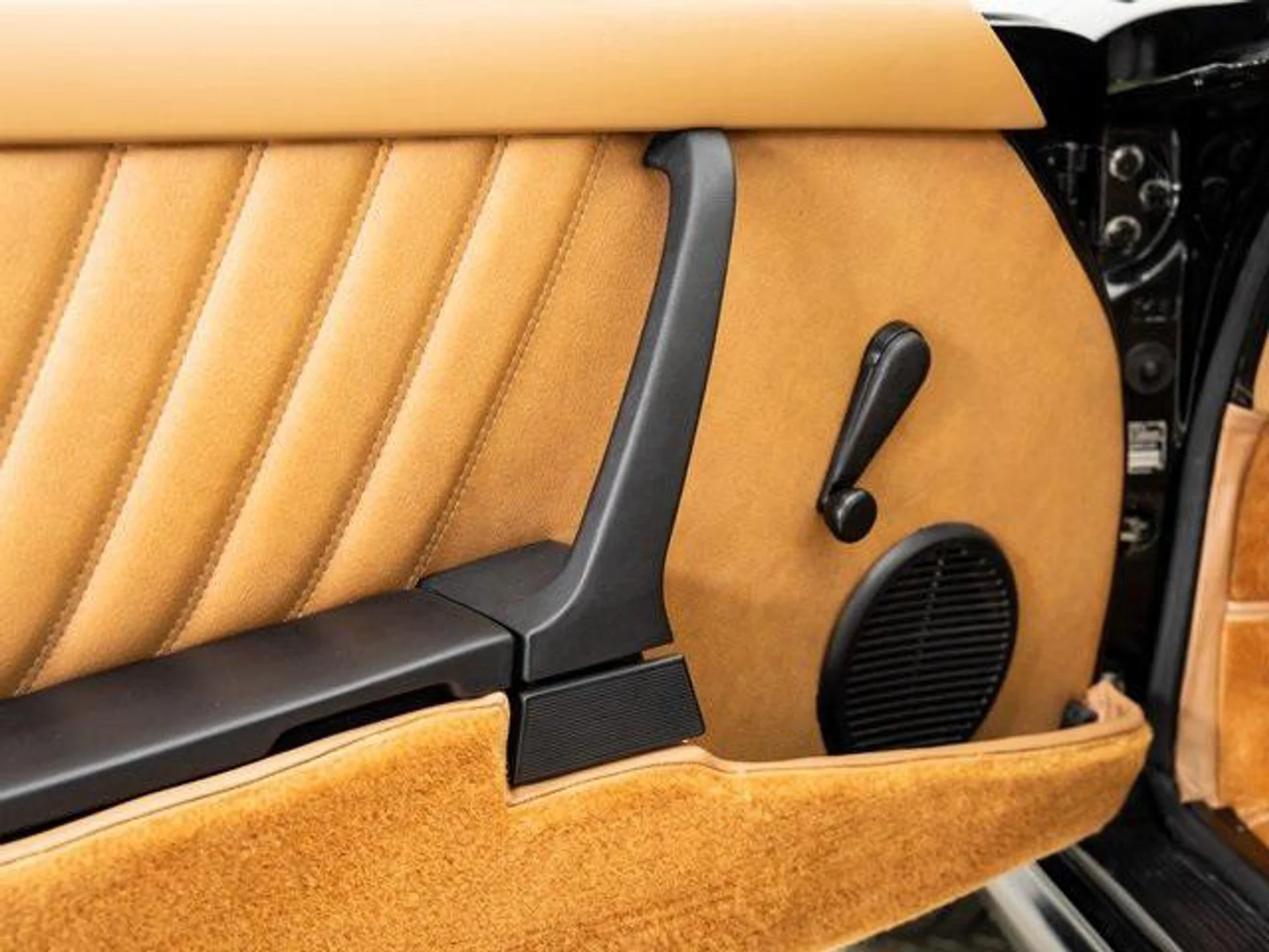 mph007_1076875861_jp_Kr_W1_Fbk_BMW_Hoa2_U5_Flvd_IZ_Jh_Q_316907c85a