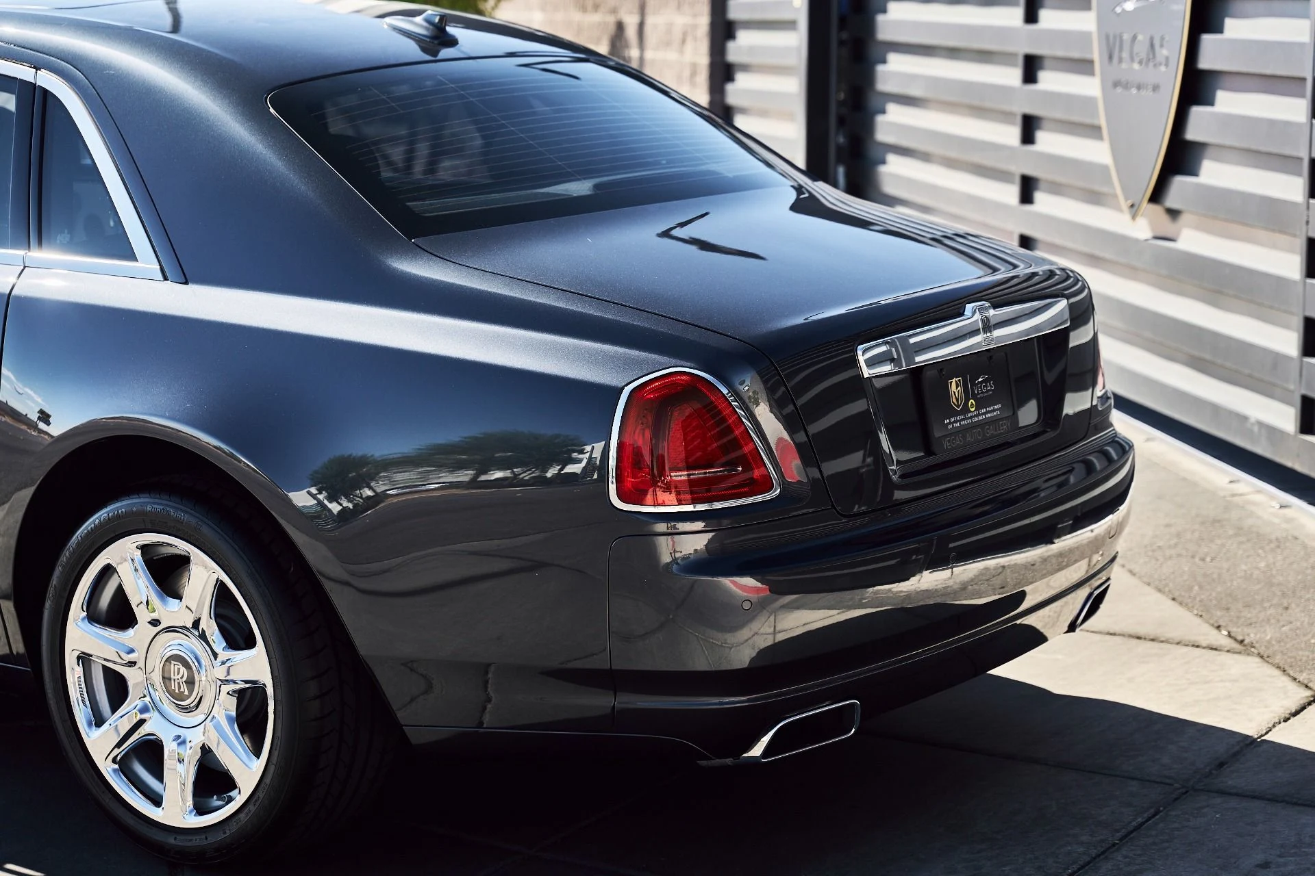 mph007_1086140071_Used_2016_Rolls_Royce_Ghost_Base_1791332929_54625bb0e5