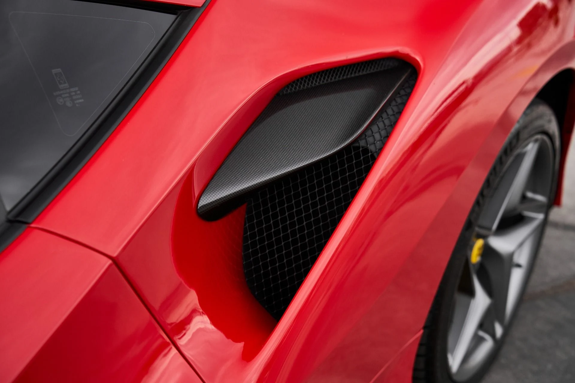 mph007_1088664581_Used_2020_Ferrari_F8_Tributo_Base_1761597610_c32078e24d