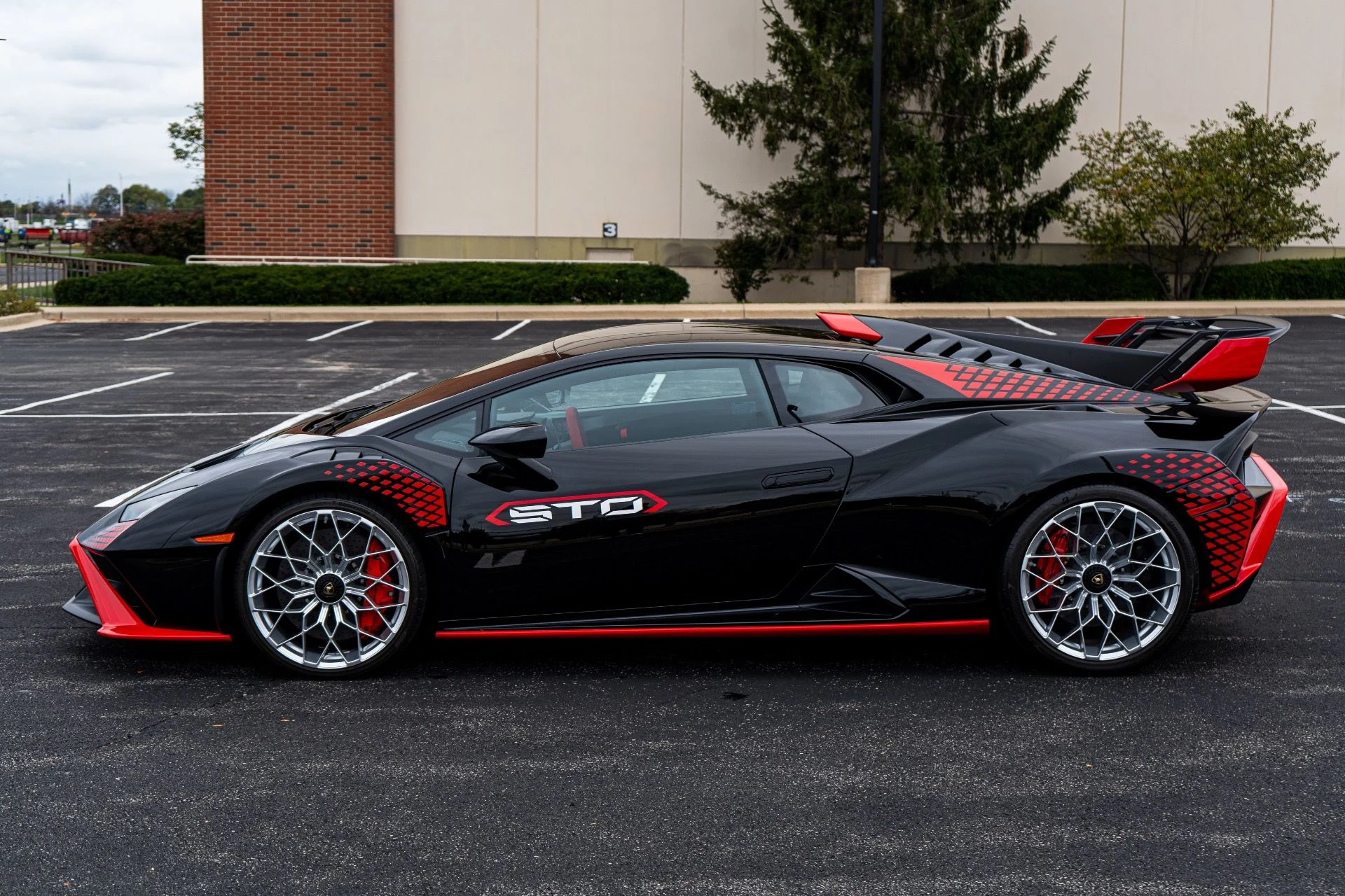 mph007_1091368124_Used_2023_Lamborghini_Huracan_STO_1792011791_cc4c18b22e