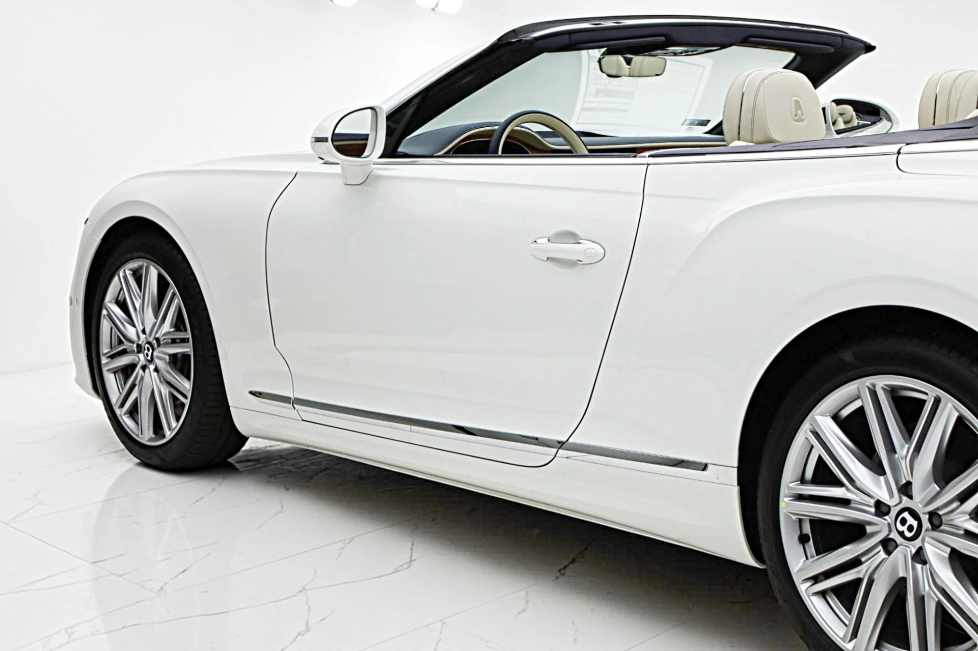 mph007_1096008791_New_2026_Bentley_Continental_GTC_69a00a1a99