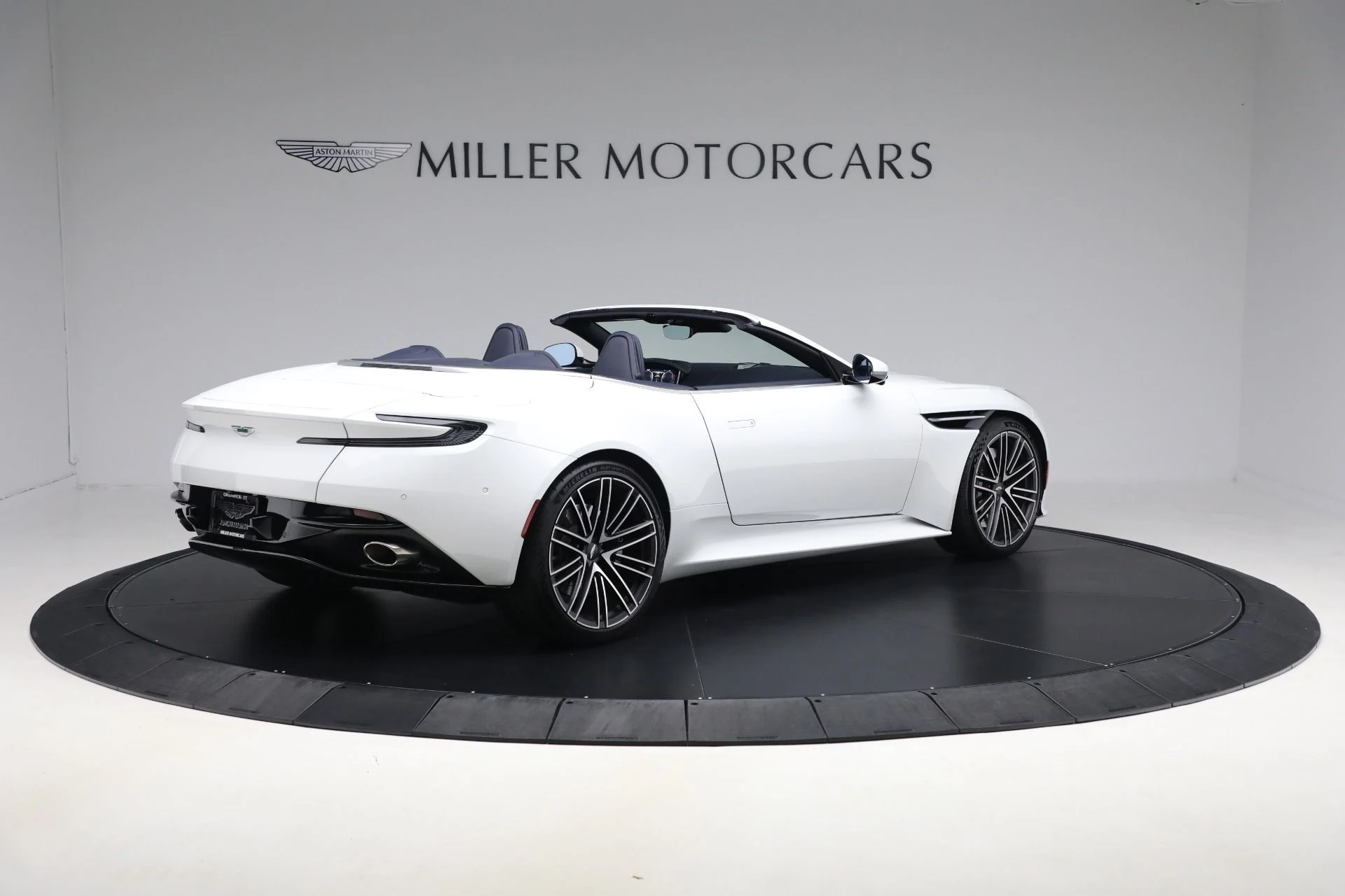 mph007_110056879_Used_2024_Aston_Martin_DB_12_Volante_9f63424208
