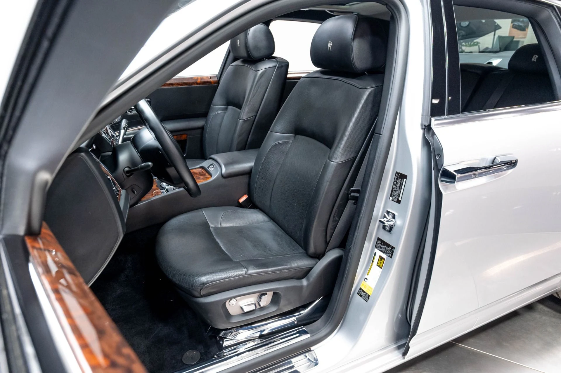 mph007_1101819207_Used_2012_Rolls_Royce_Ghost_1778014944_008f9c8878