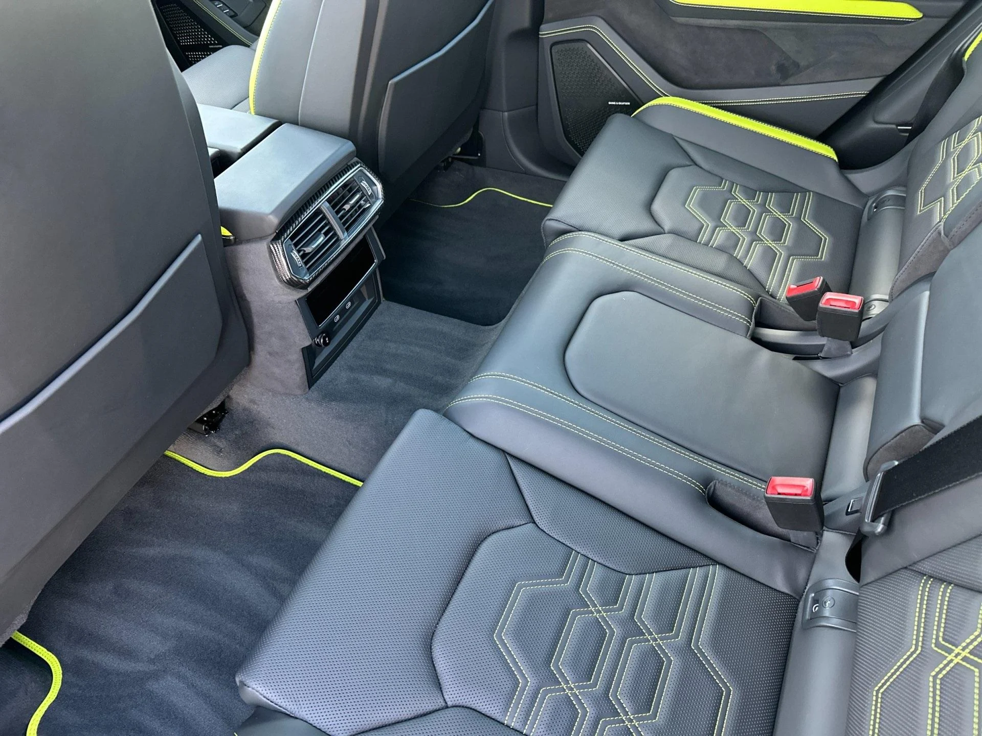 mph007_1125353069_New_2025_Lamborghini_Urus_SE_1762355298_fd1970fe67