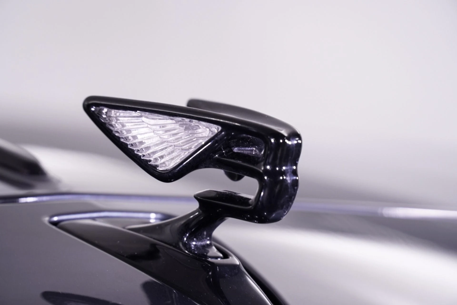 mph007_113813035_New_2025_Bentley_Flying_Spur_Black_Edition_1760384347_fc66623b6e