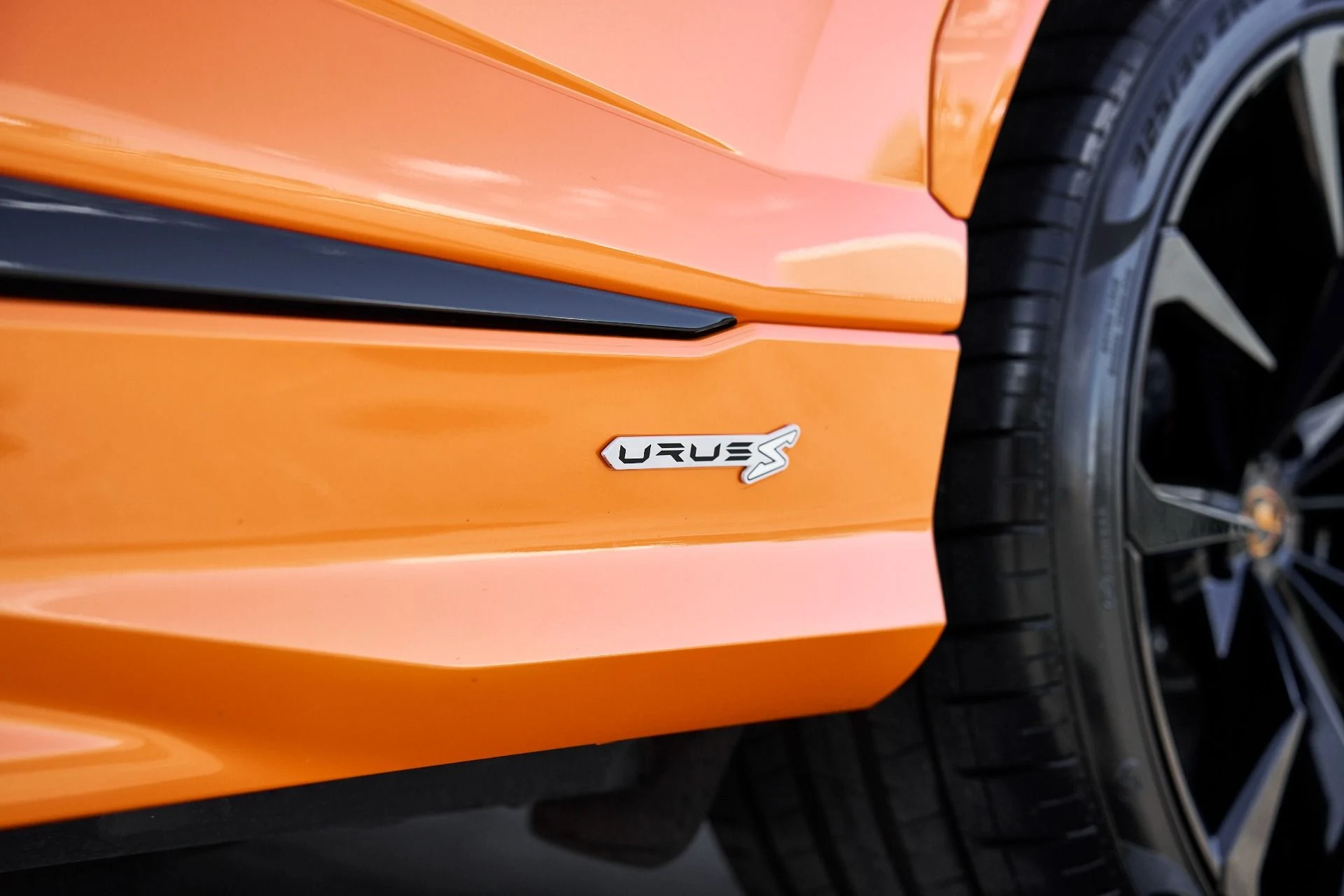 mph007_1138506760_Used_2023_Lamborghini_Urus_S_1747338722_cb5e372dfd