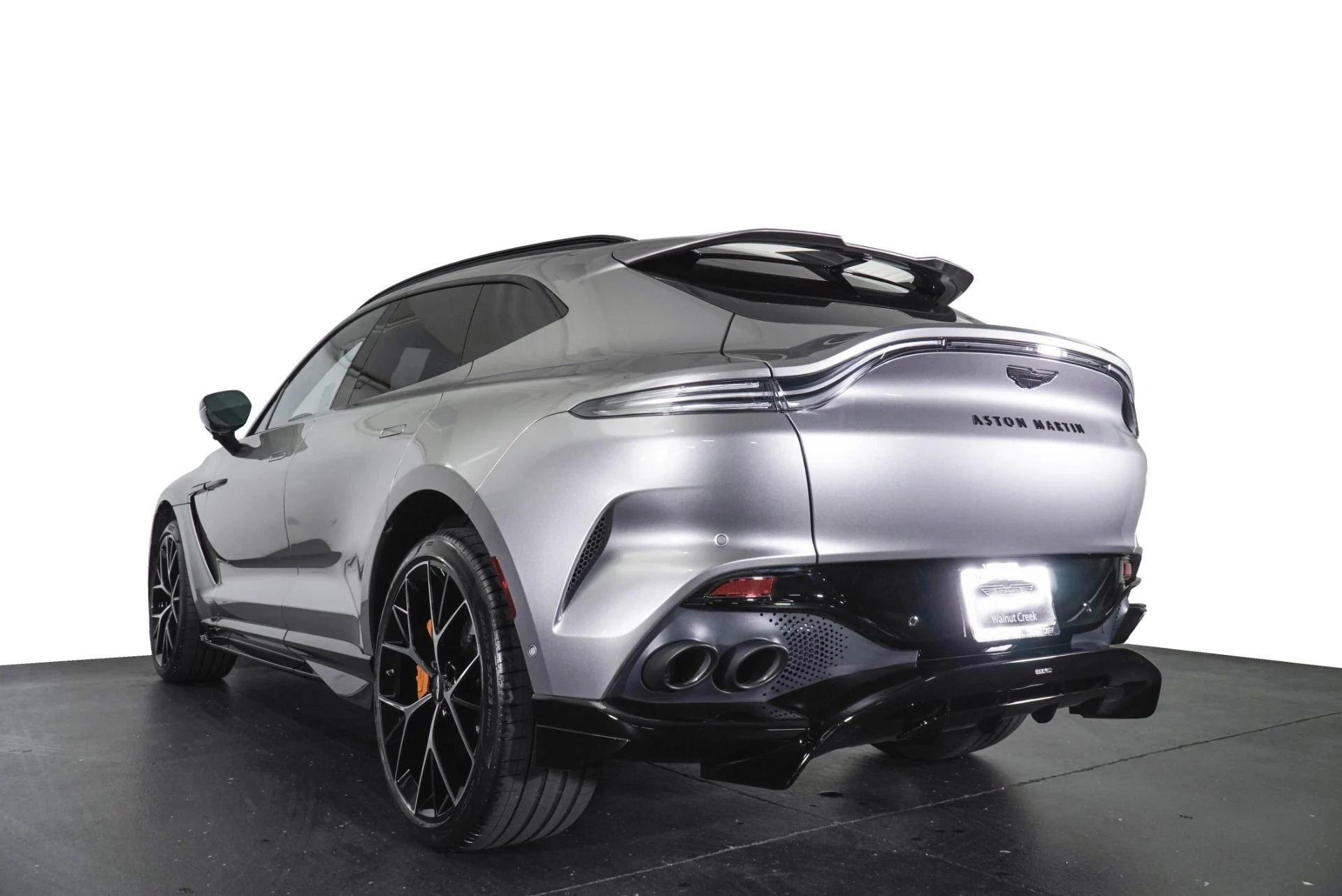 mph007_1146185955_Used_2025_Aston_Martin_DBX_707_1792739128_247acfebc1