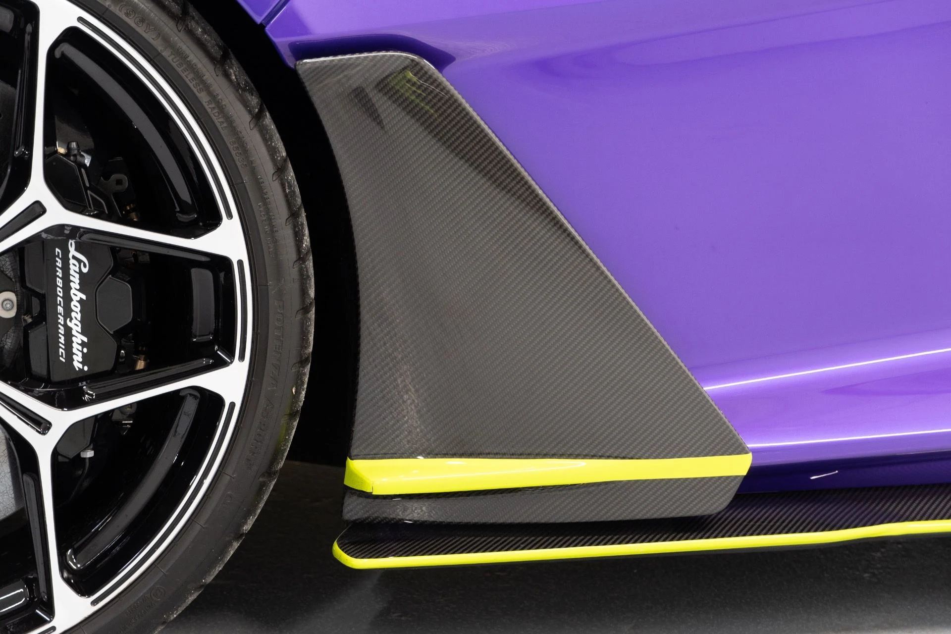 mph007_1147174529_Used_2024_Lamborghini_Revuelto_1739988848_e500936817