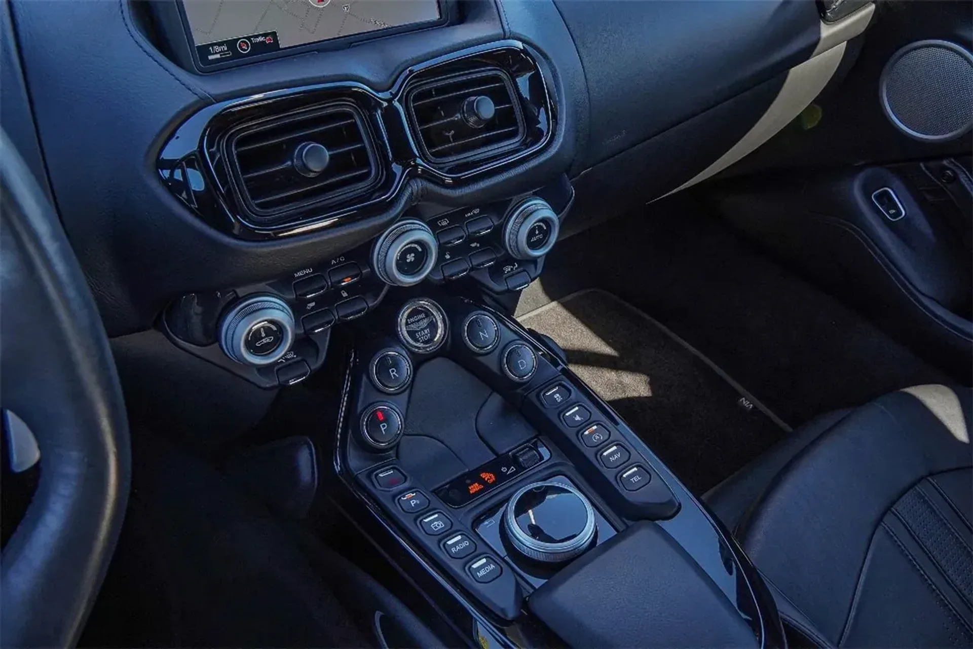 mph007_114800190_94b3d3ecf6b048709ec1d79bfceb857a_359c2efd30