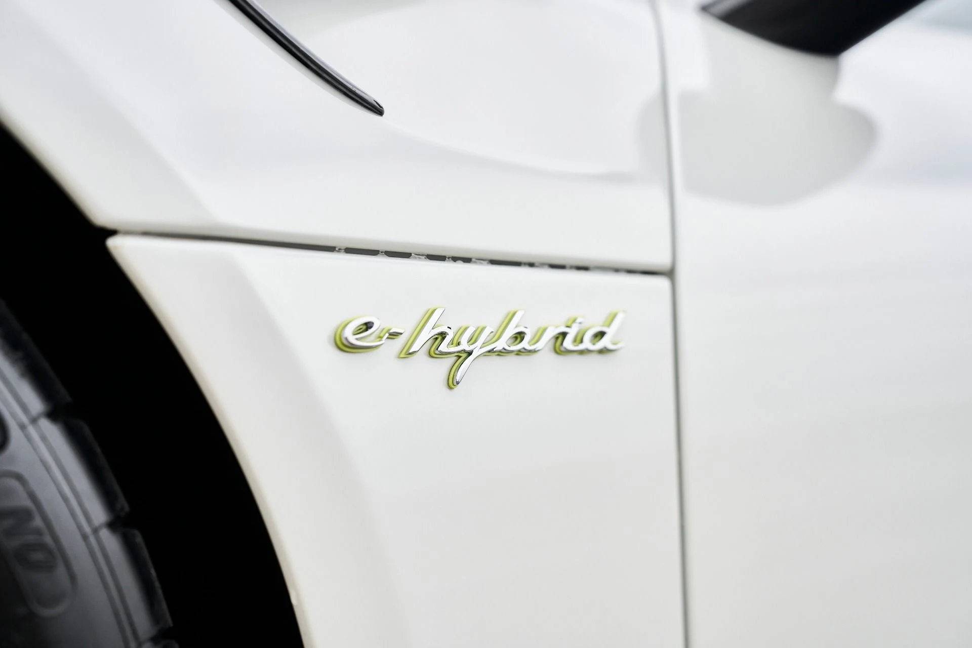 mph007_1148379770_Used_2015_Porsche_918_Spyder_w_Weissach_Package_1764874366_b57f021b39