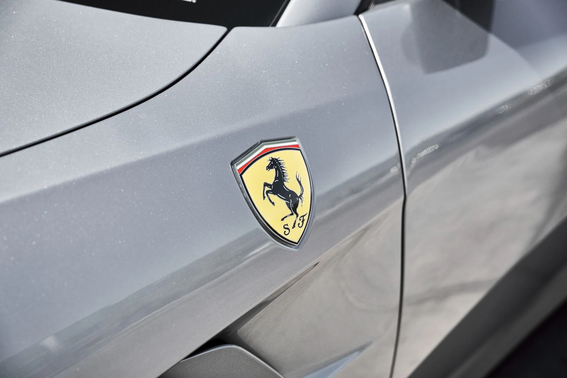 mph007_115700251_Used_2018_Ferrari_GTC_4_Lusso_V12_1775612000_02de59f363