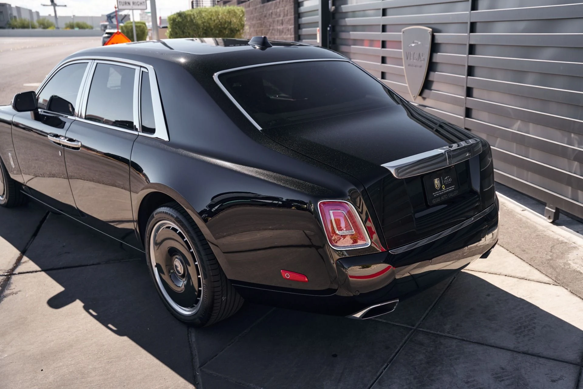 mph007_11593090_Used_2026_Rolls_Royce_Phantom_Base_1792609389_b9b6096a08