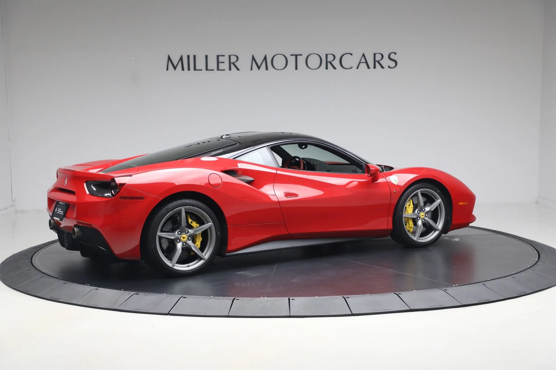 mph007_1181824832_Used_2018_Ferrari_488_GTB_1785949713_2f686024c3