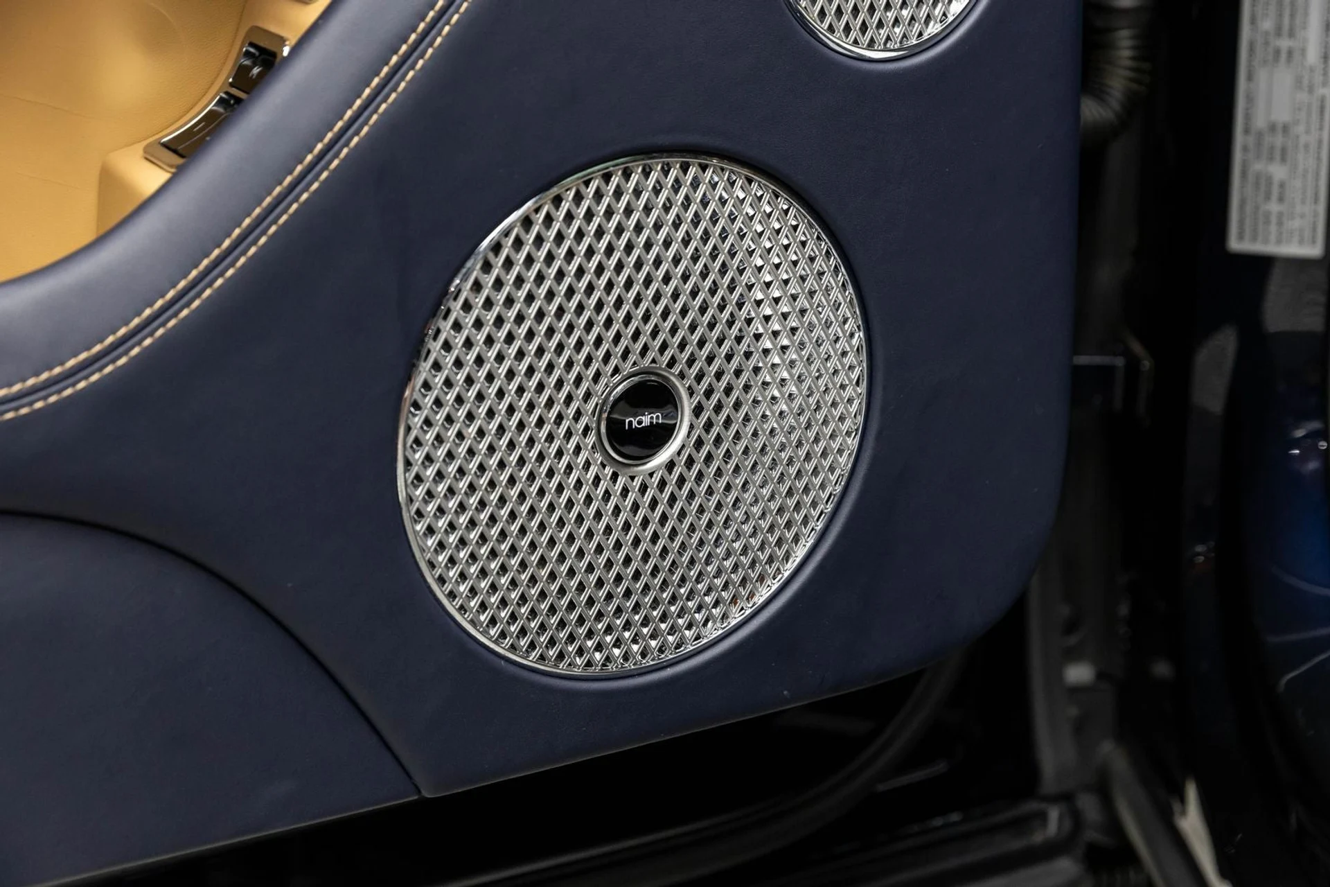 mph007_118406359_8_53317373c1