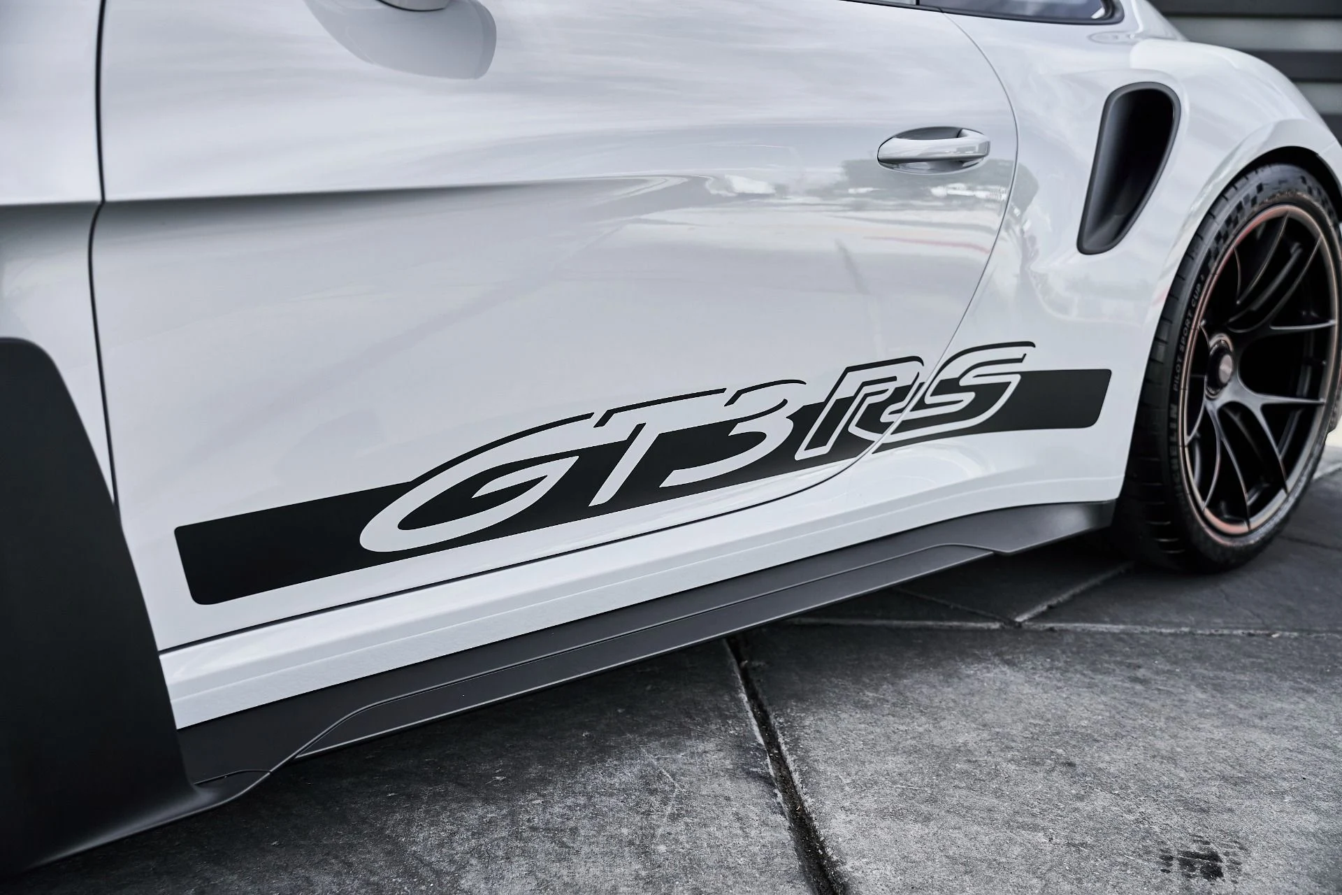 mph007_1188696943_Used_2025_Porsche_911_GT_3_RS_1790364083_ca944d856a