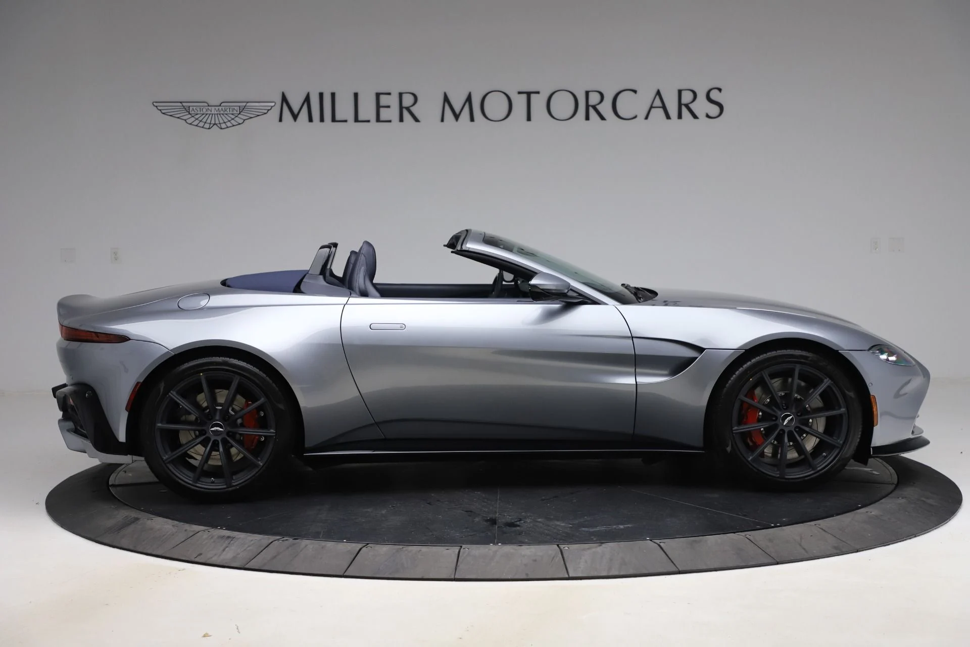 mph007_1190748666_Used_2021_Aston_Martin_Vantage_Roadster_1610739854_dd88fe9e79