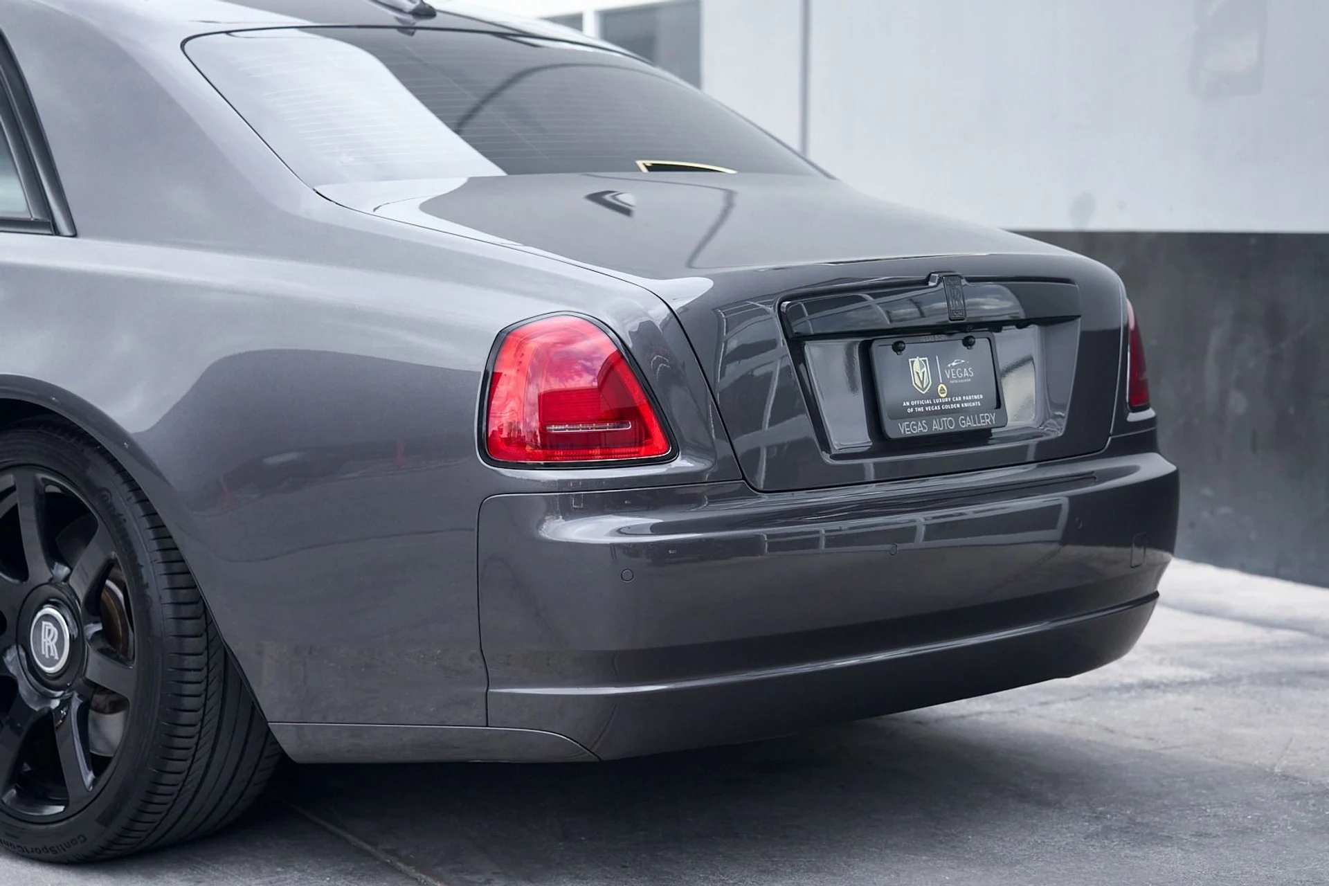 mph007_1191285765_Used_2017_Rolls_Royce_Ghost_Base_1743559500_d7c61aad7b
