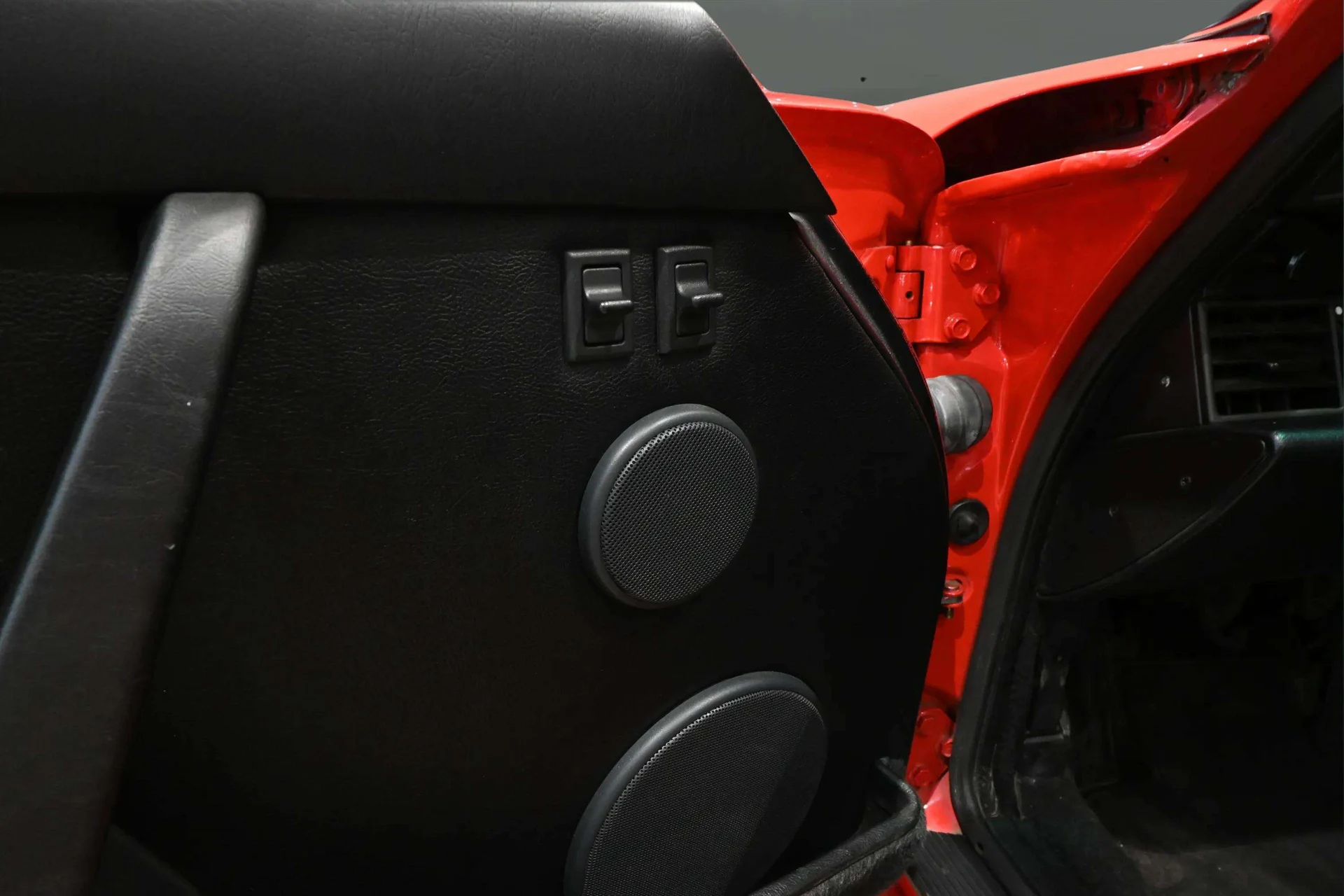 mph007_1191491894_6d292f92_3421_4f15_a7c9_9a92286309ad_2_8_Interior_199120_Porsche2091120_Carrera20_Cabriolet2028_WP_0_CB_2961_MS_46059429_16_ac896015ee