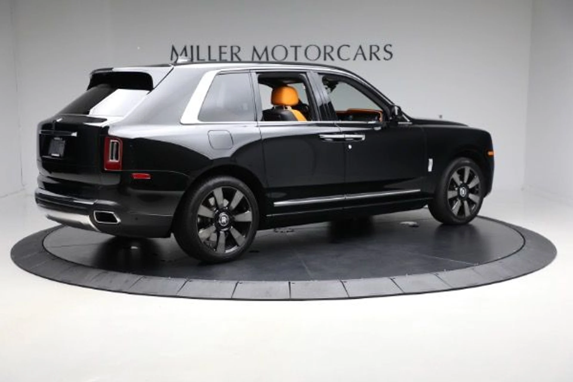 mph007_1224882593_Used_2021_Rolls_Royce_Cullinan_abb074b253