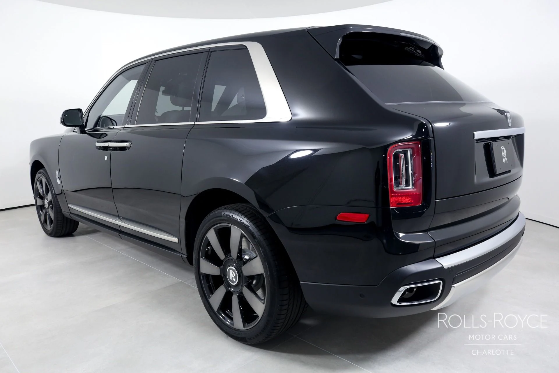 mph007_1233721998_Used_2023_Rolls_Royce_Cullinan_1694817003_ebb22e9234
