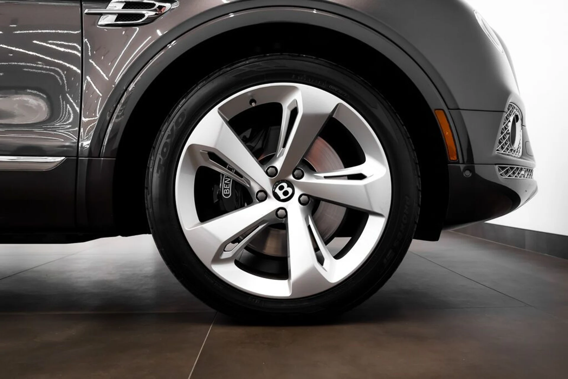 mph007_1236740947_bentley_bentayga_2017_jpg_v_1758918548_5074301c71