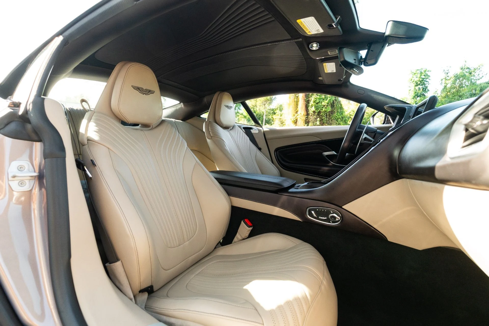 mph007_124304181_Used_2023_Aston_Martin_DB_11_V8_1765580220_d0a1b6f22d